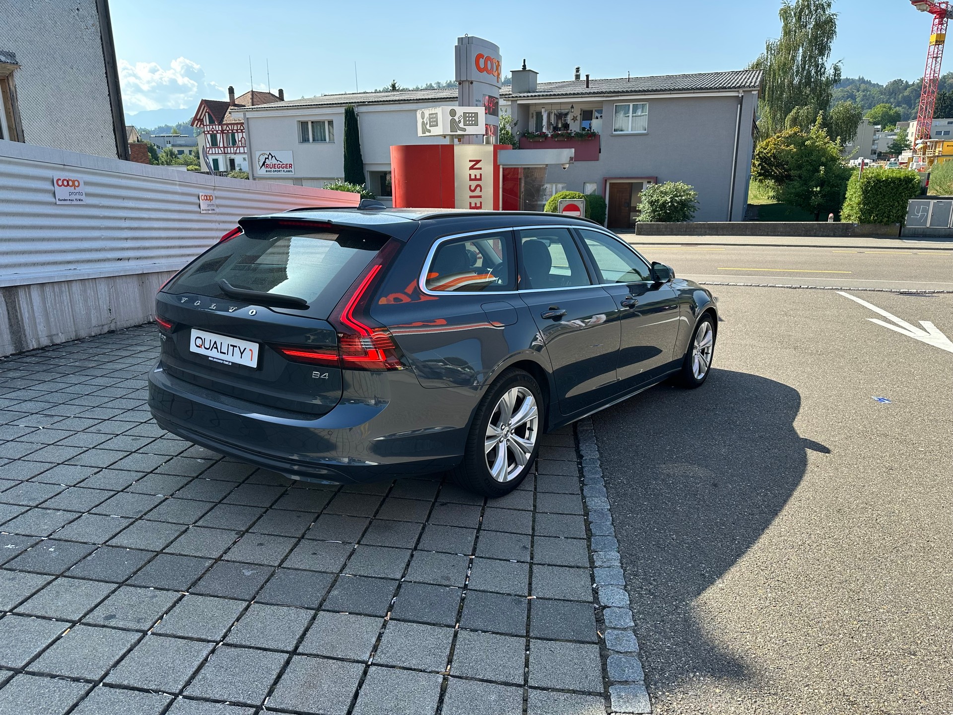 VOLVO V90 B4 Benzin Mild Hybrid Core Geartronic-image-2
