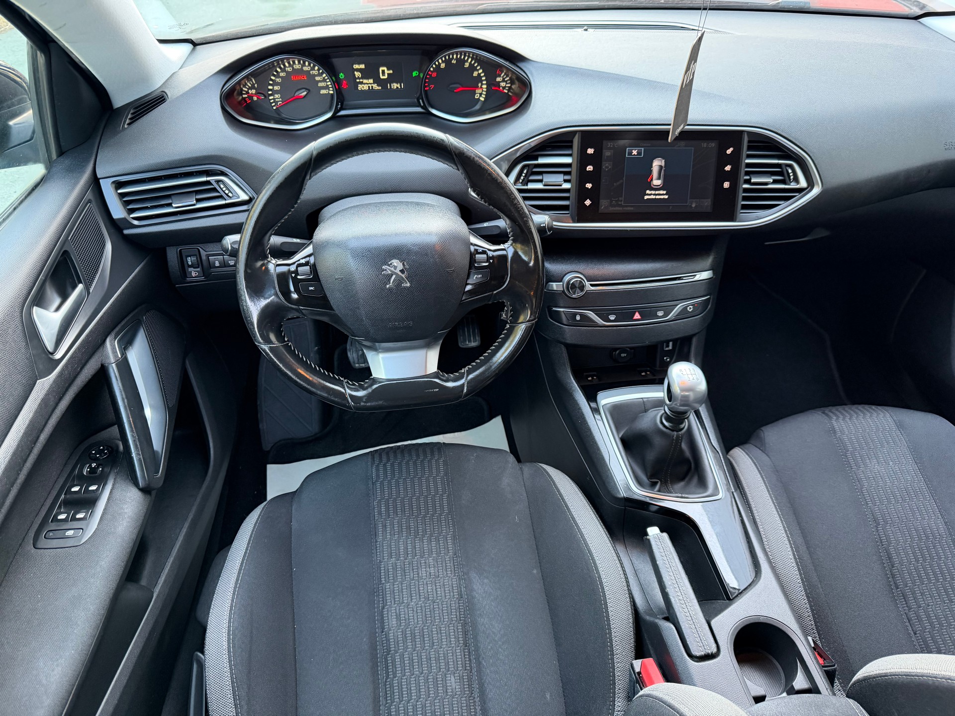 PEUGEOT 308 1.2 THP GT Line-image-7