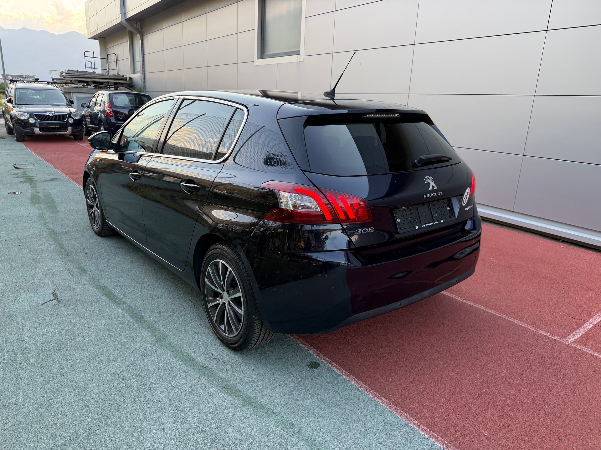 PEUGEOT 308 1.2 THP GT Line-image-3