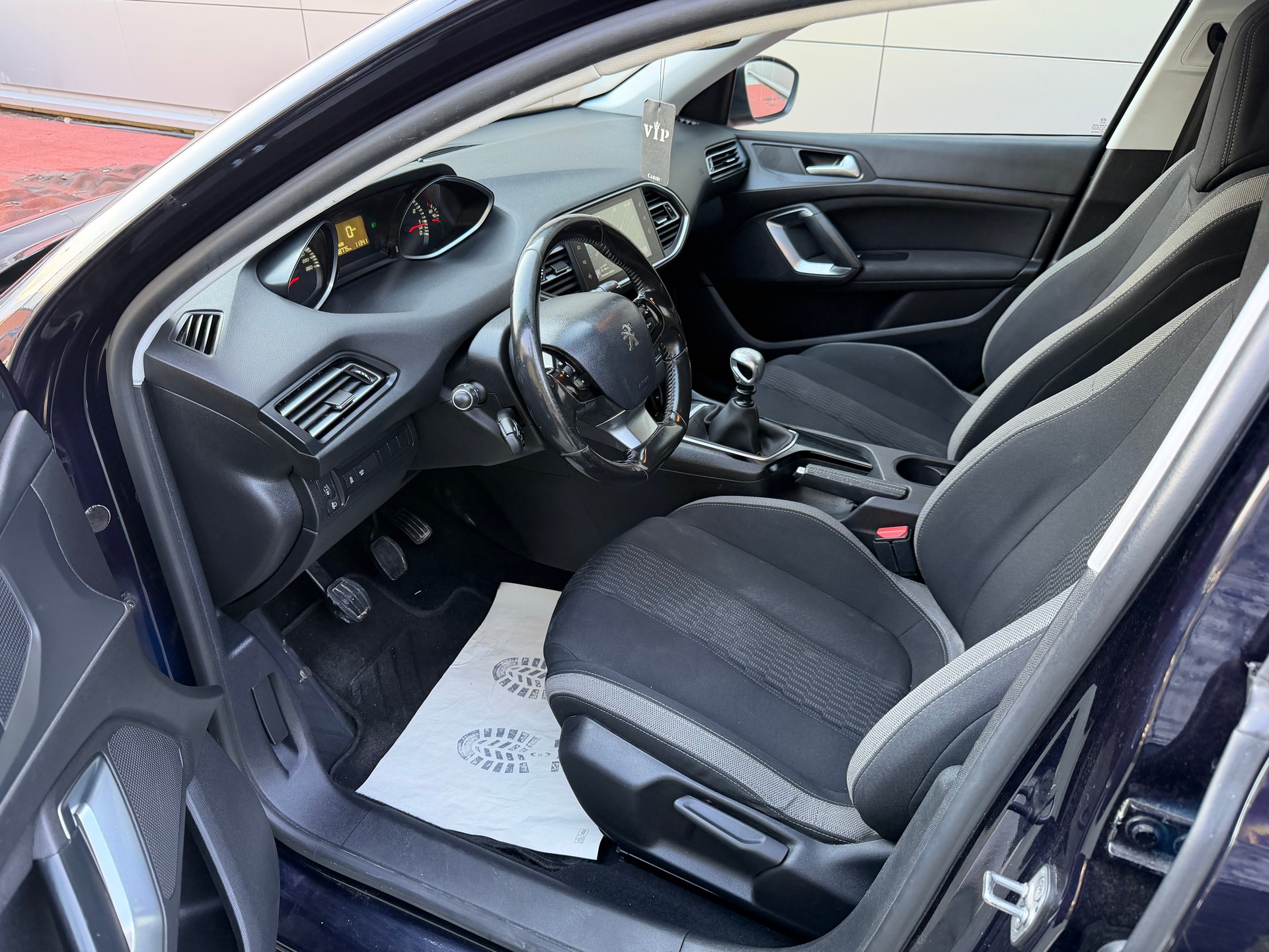 PEUGEOT 308 1.2 THP GT Line-image-8