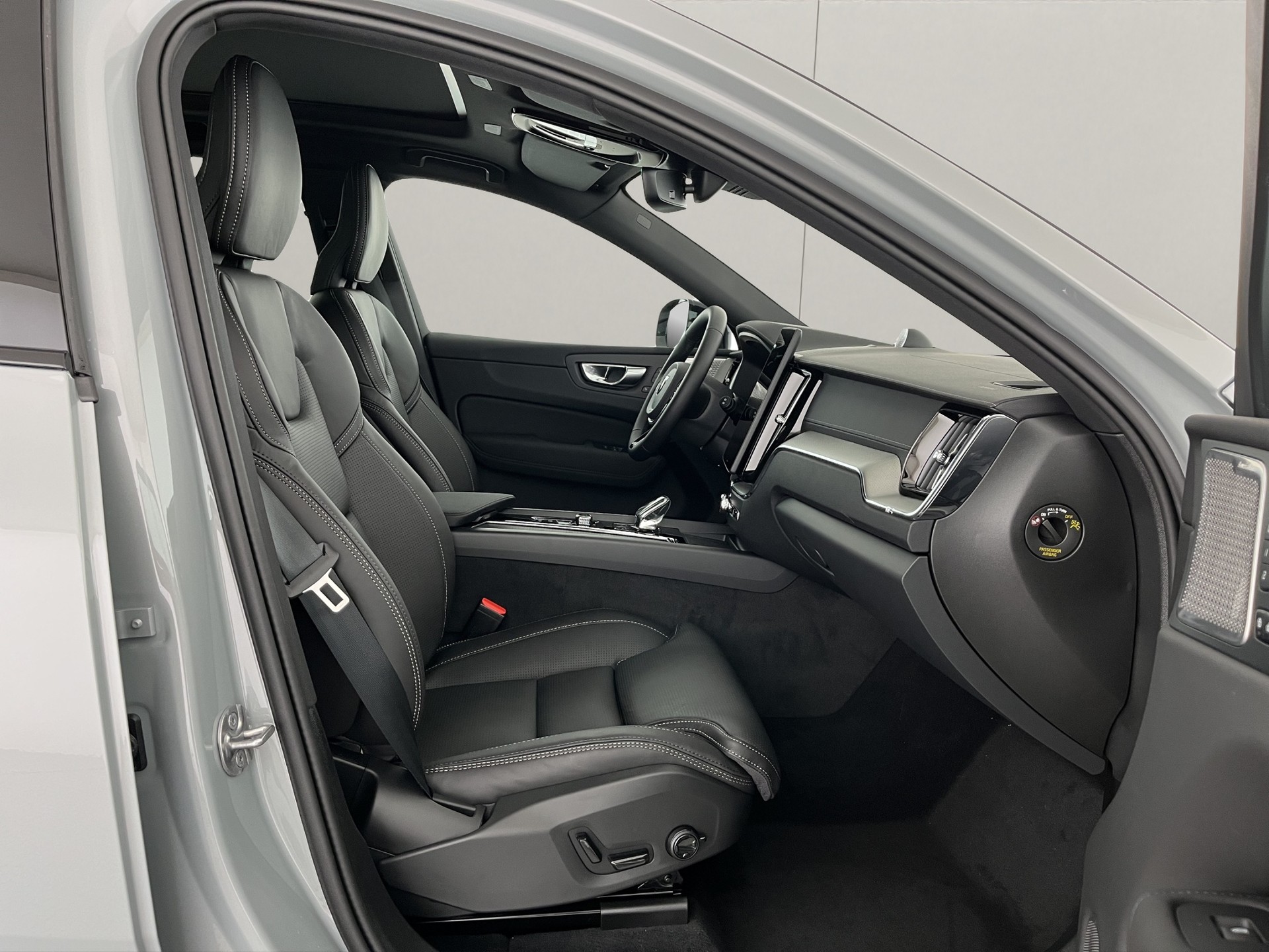 VOLVO XC60 2.0 T8 TE Black Edition eAWD-image-13