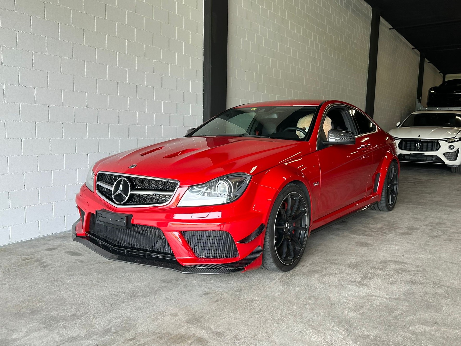 MERCEDES-BENZ C 63 Coupé AMG BLACK SERIES "1 of 600"-showroom-element-1
