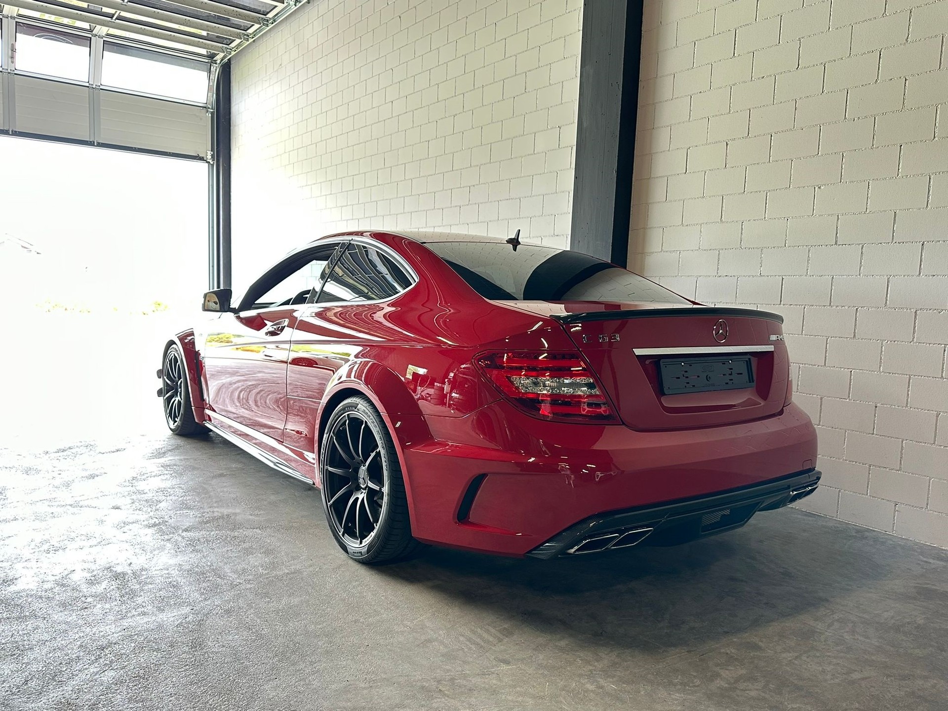 MERCEDES-BENZ C 63 Coupé AMG BLACK SERIES "1 of 600"-showroom-element-3