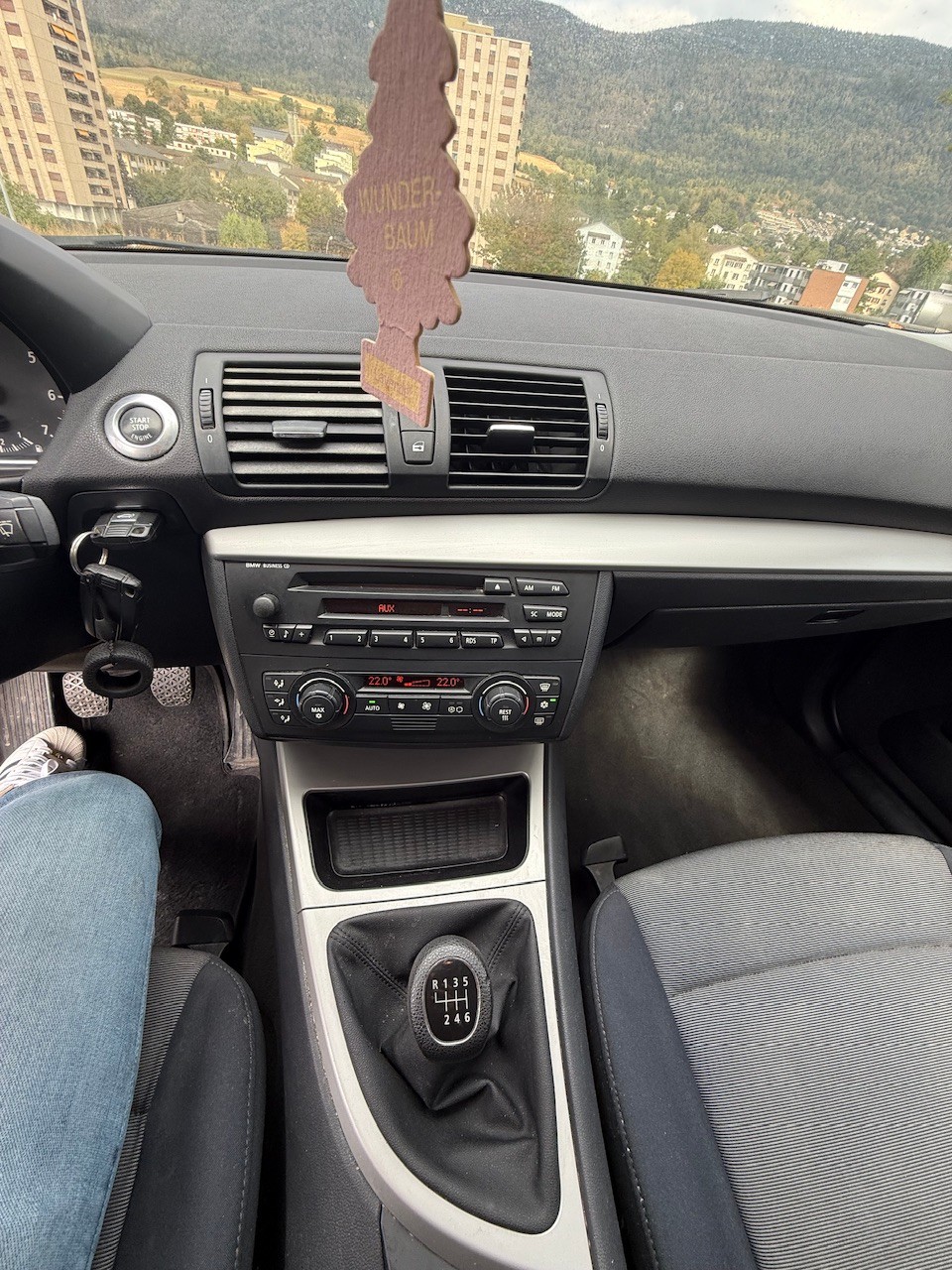 BMW 120i-image-14