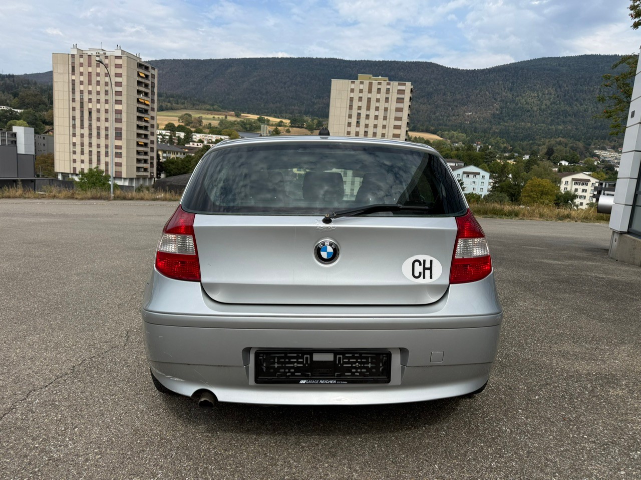 BMW 120i-image-5