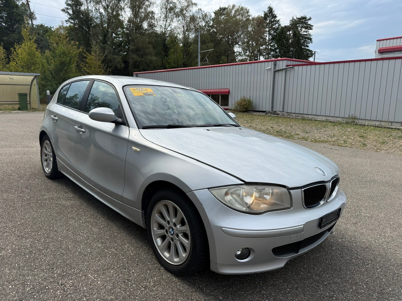 BMW 120i-image-1