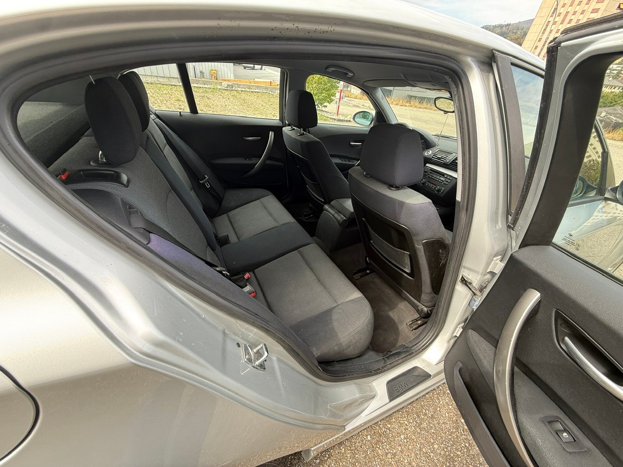 BMW 120i-image-9