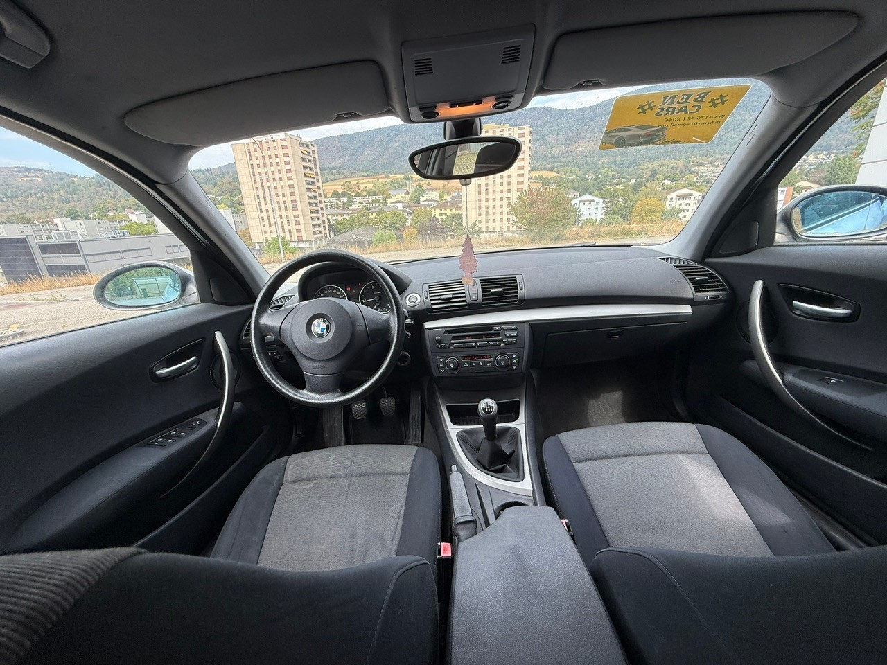 BMW 120i-image-10