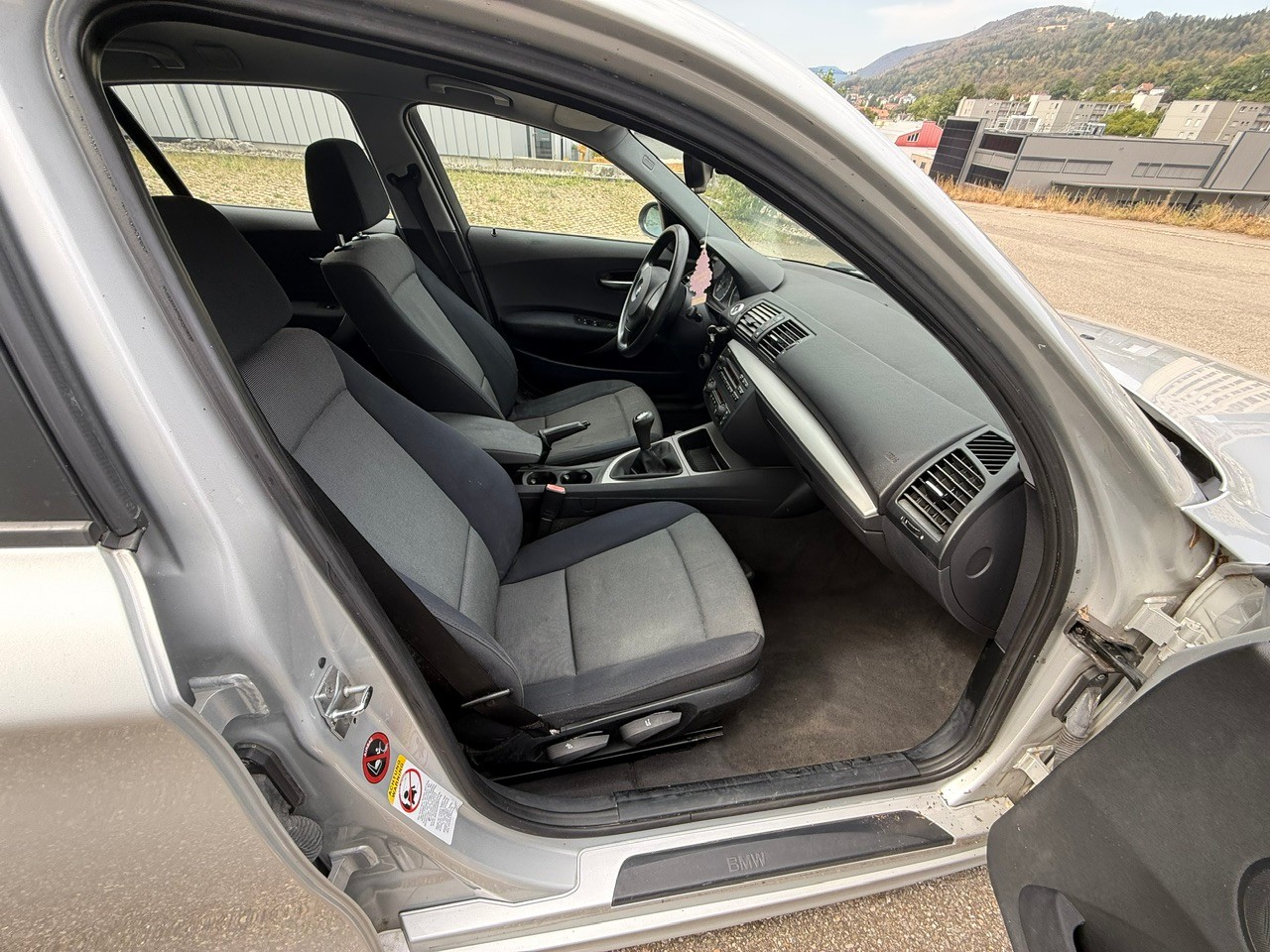 BMW 120i-image-11