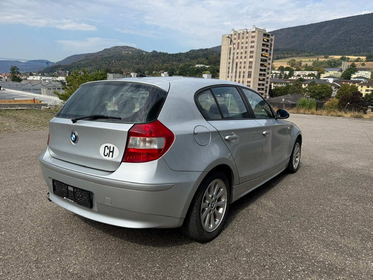 BMW 120i-image-6