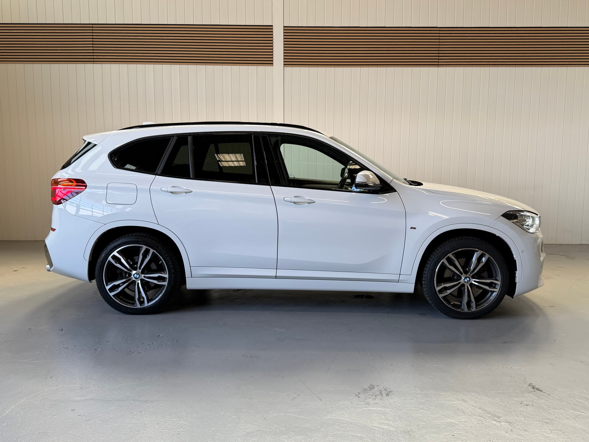 BMW X1 xDrive 20d M Sport Steptronic AHK frisch ab Service & MFK-image-5
