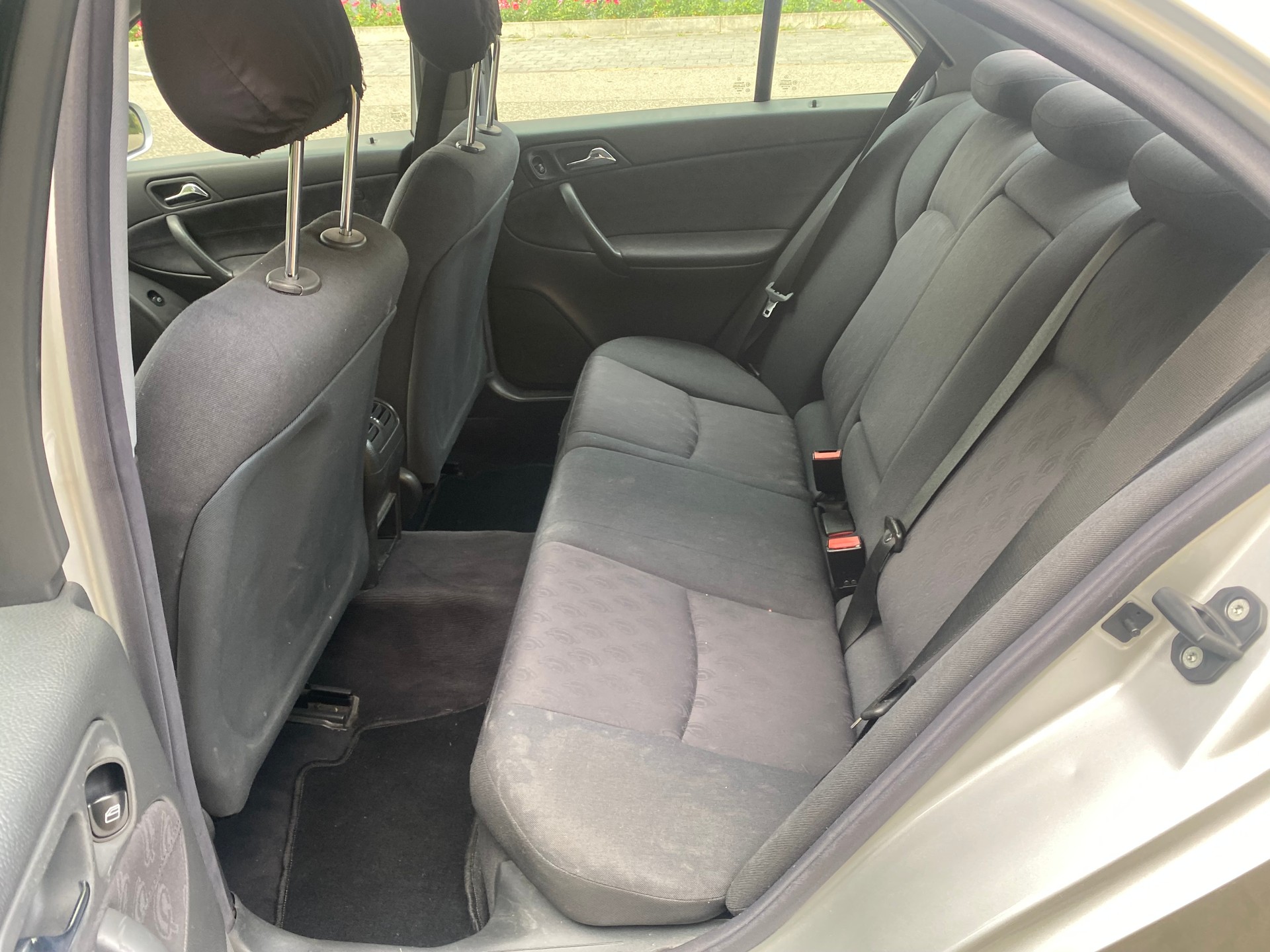 MERCEDES-BENZ C 220 CDI-image-10