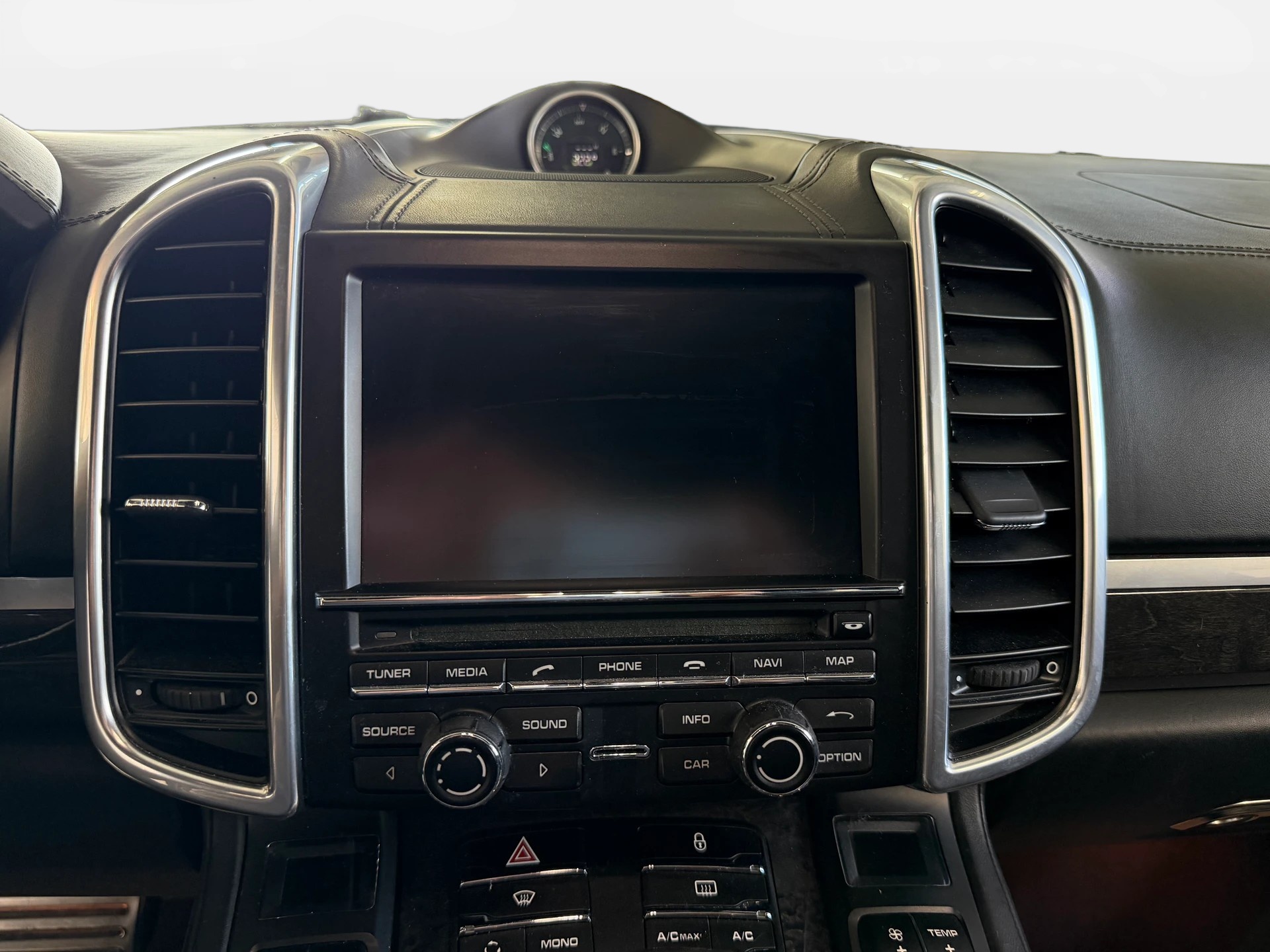 PORSCHE Cayenne Turbo | MFK 10.2024 | AHK 3.5t. | Remus Abgasanlage-image-17