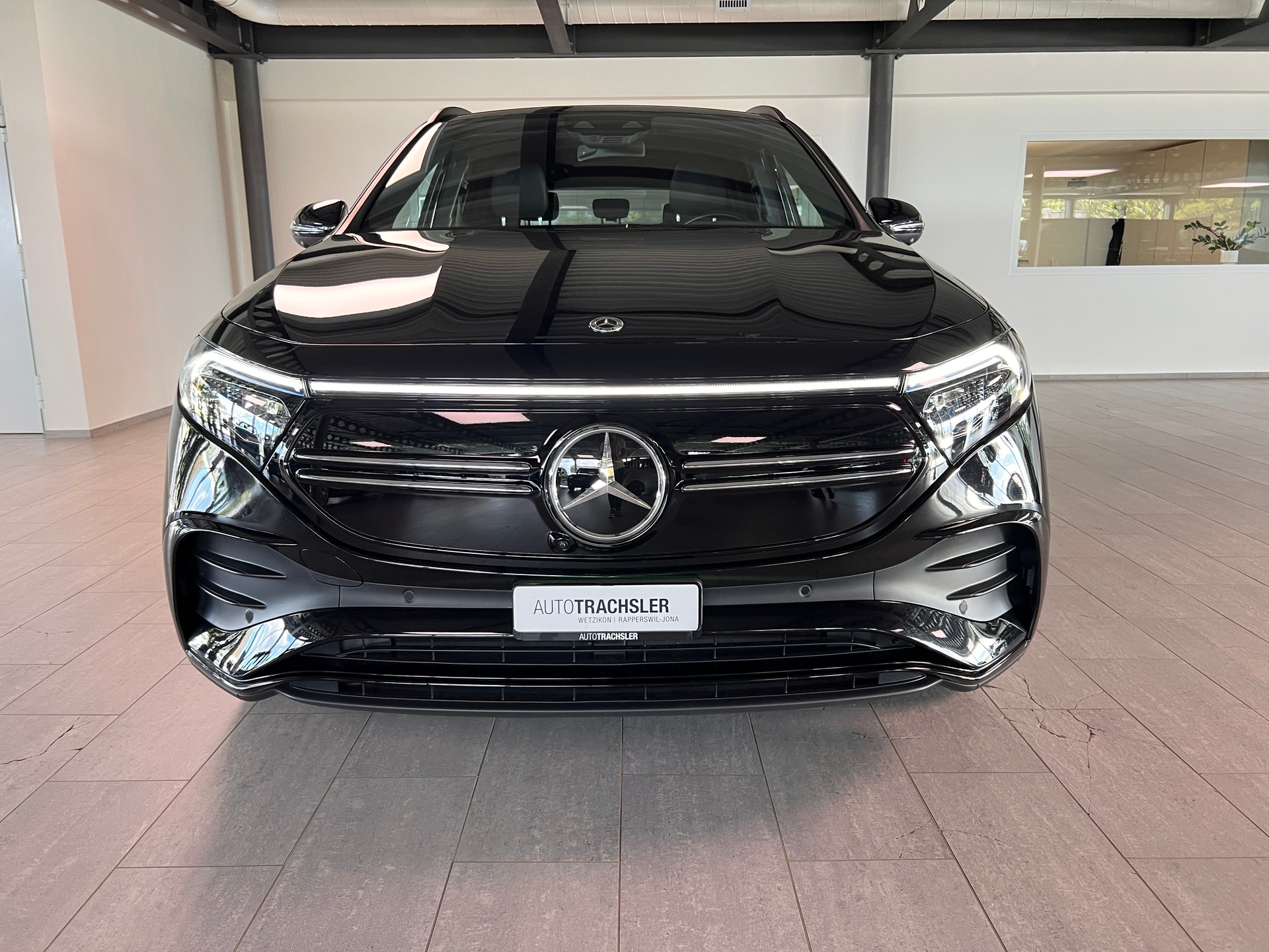 MERCEDES-BENZ EQA 300 AMG Line 4Matic-image-1