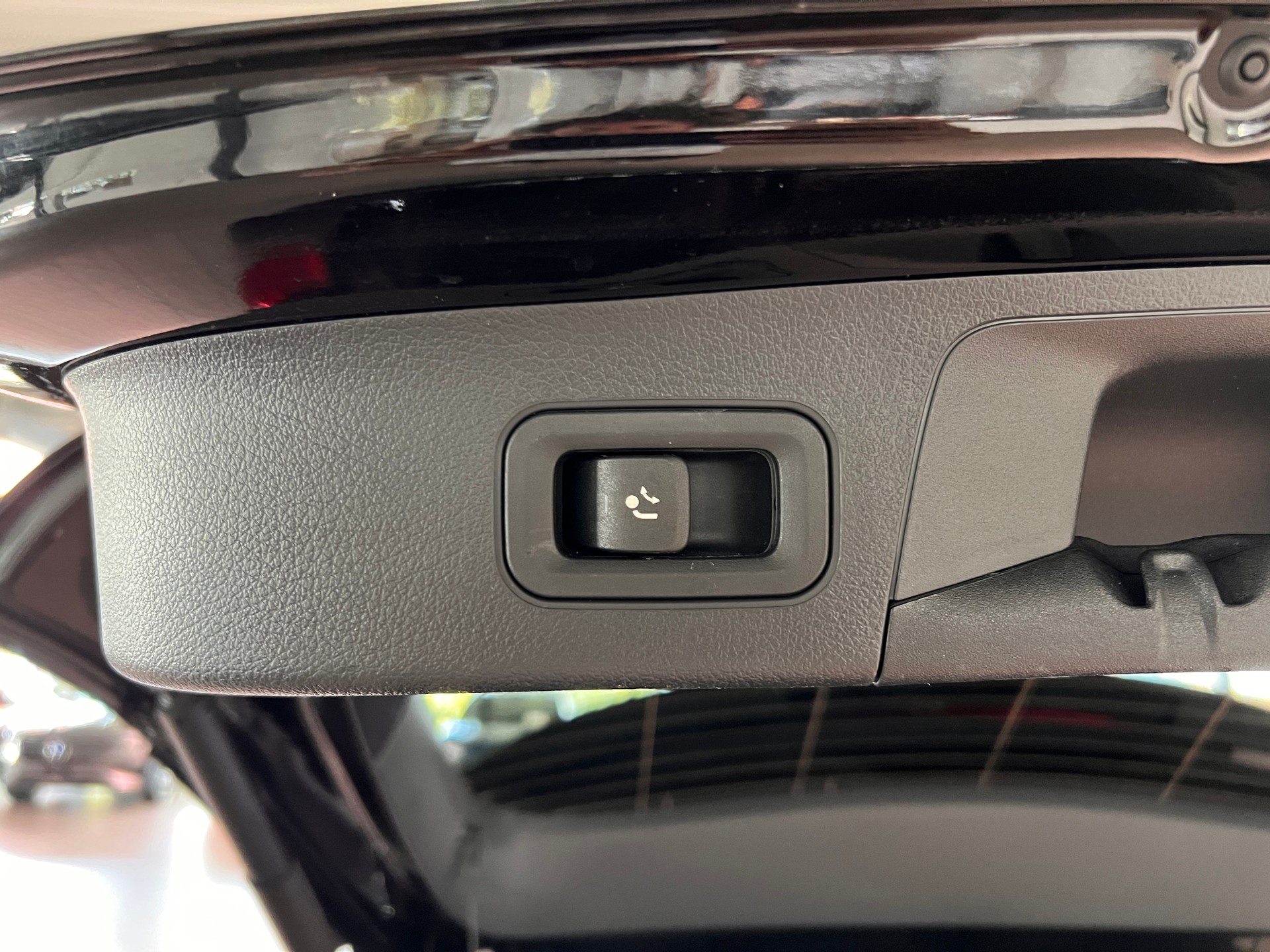 MERCEDES-BENZ EQA 300 AMG Line 4Matic-image-7