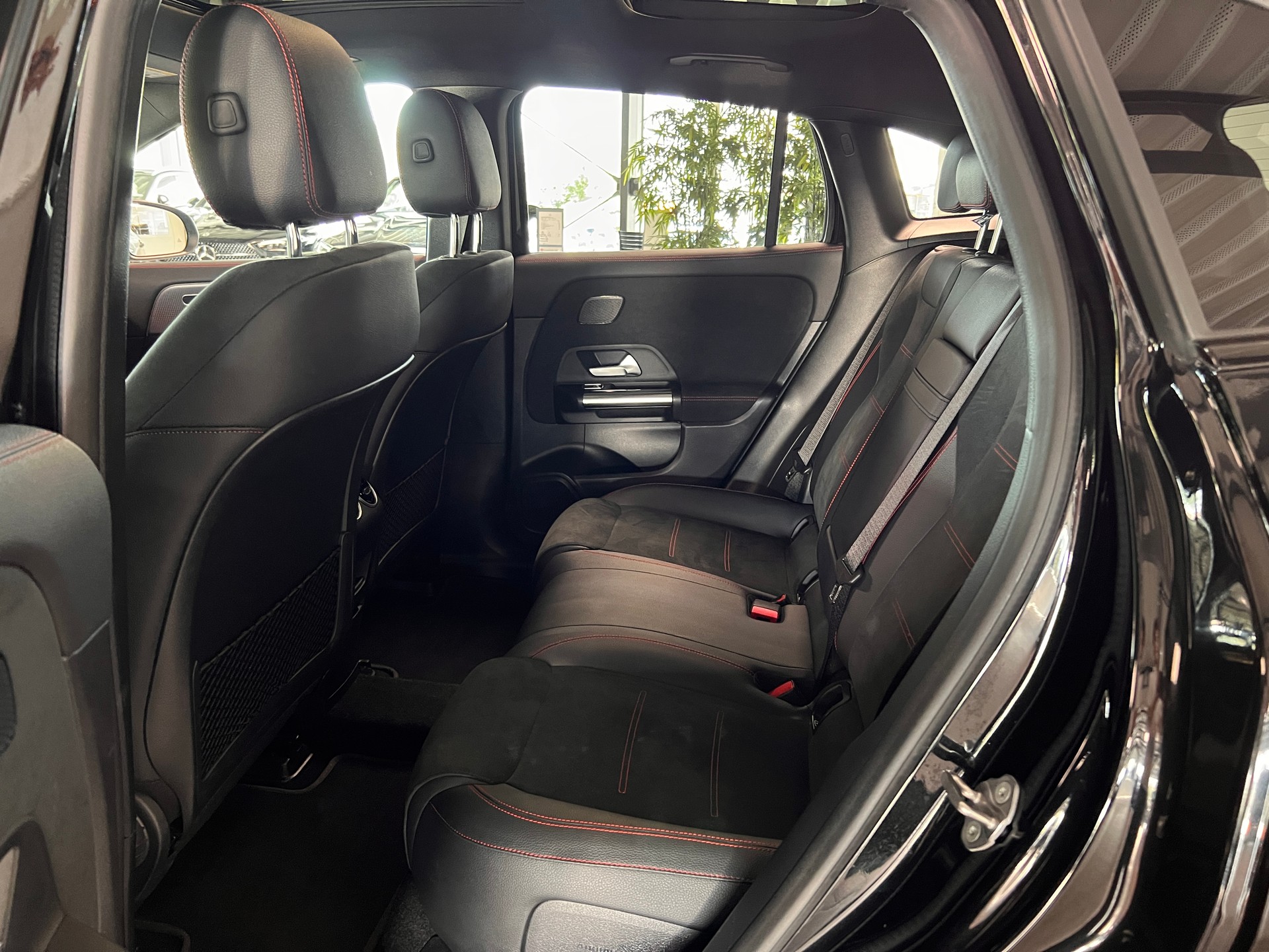 MERCEDES-BENZ EQA 300 AMG Line 4Matic-image-8