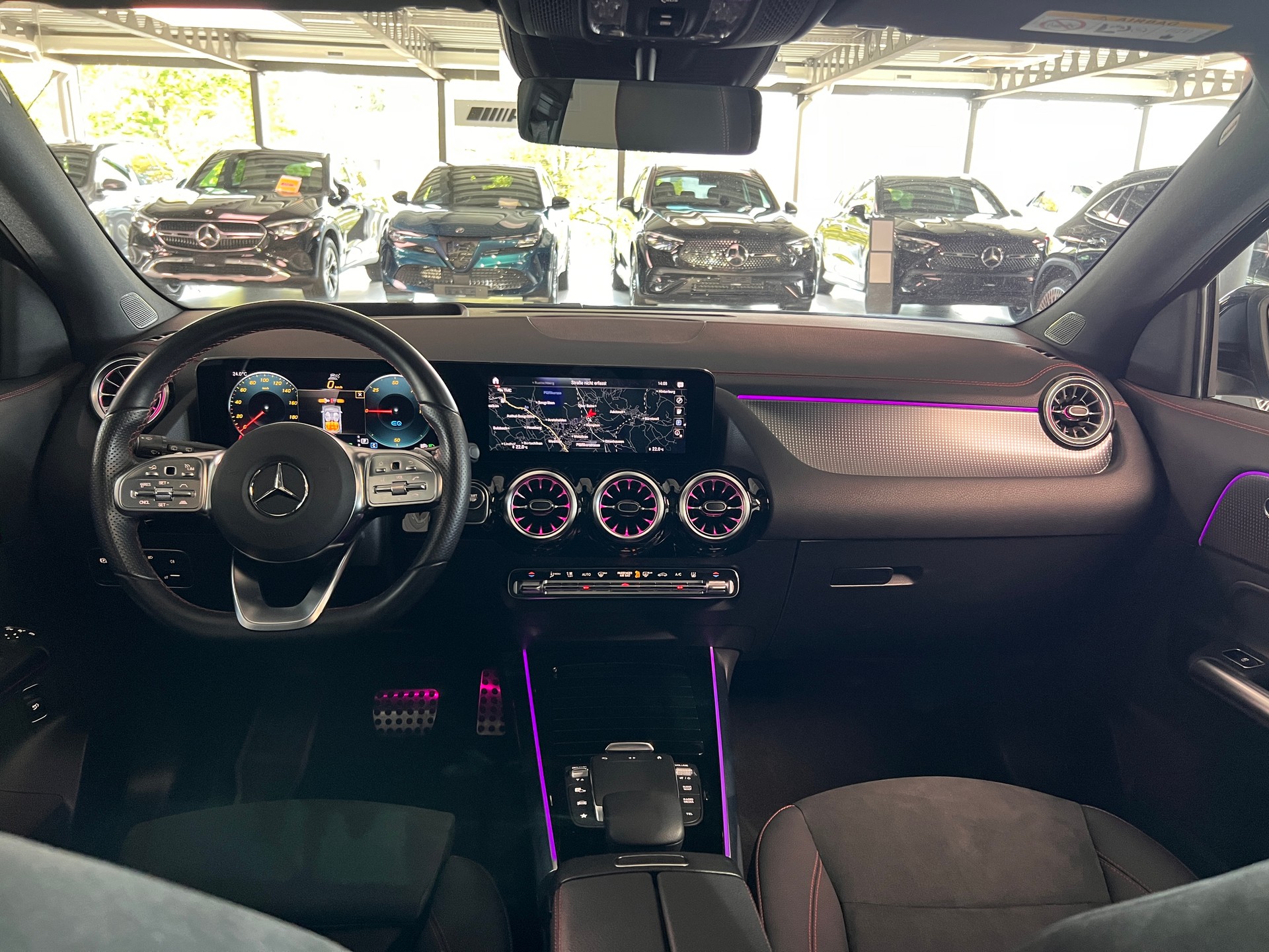 MERCEDES-BENZ EQA 300 AMG Line 4Matic-image-11