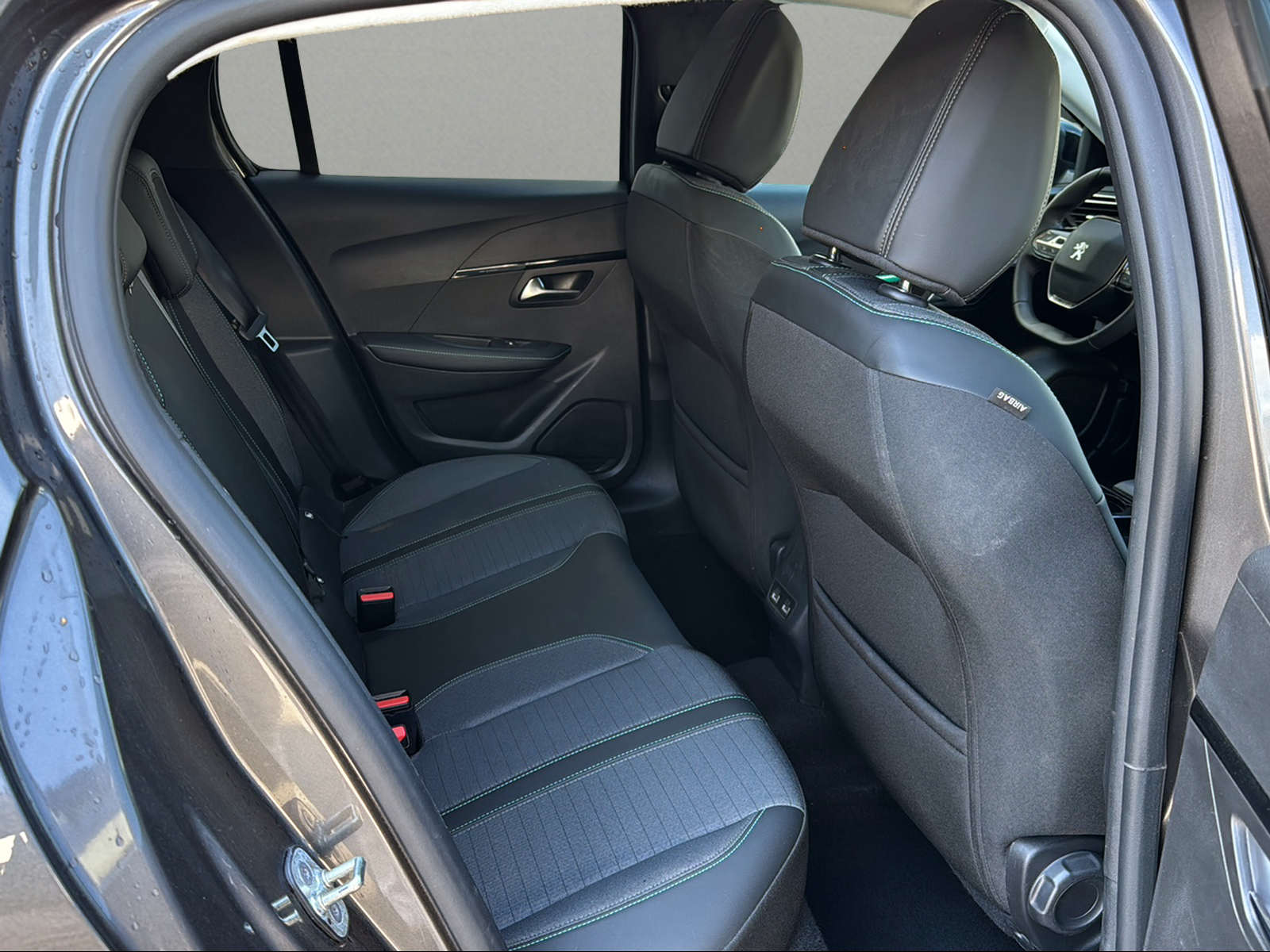 PEUGEOT 208 1.2 PureTech Allure Pack EAT8-image-13