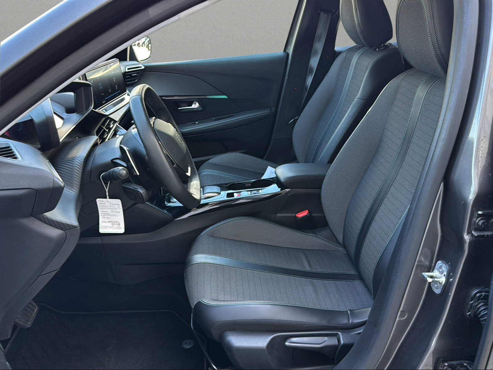 PEUGEOT 208 1.2 PureTech Allure Pack EAT8-showroom-element-3