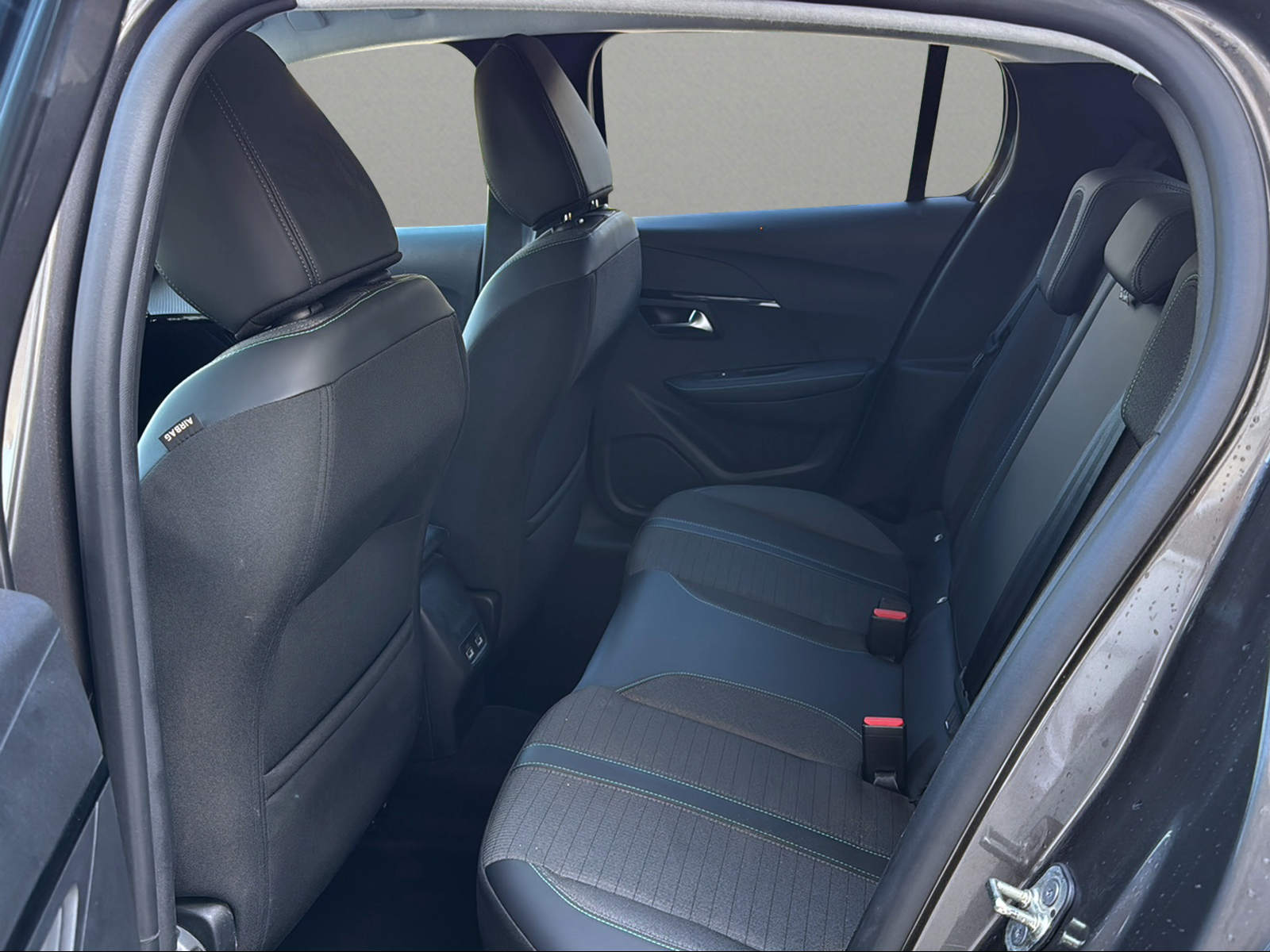 PEUGEOT 208 1.2 PureTech Allure Pack EAT8-image-7