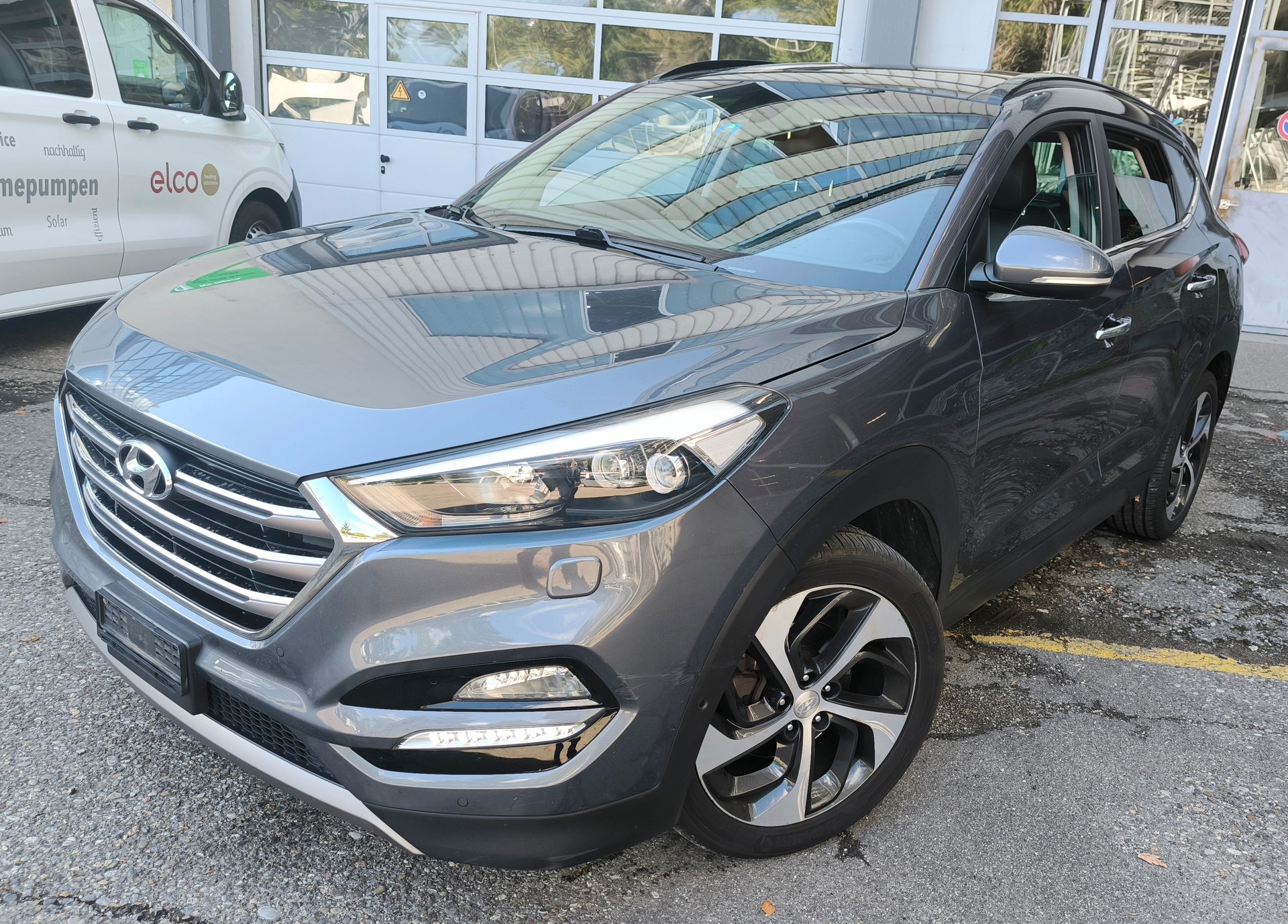 HYUNDAI Tucson 2.0 CRDI Launch Edition 4WD Automatic-image-2