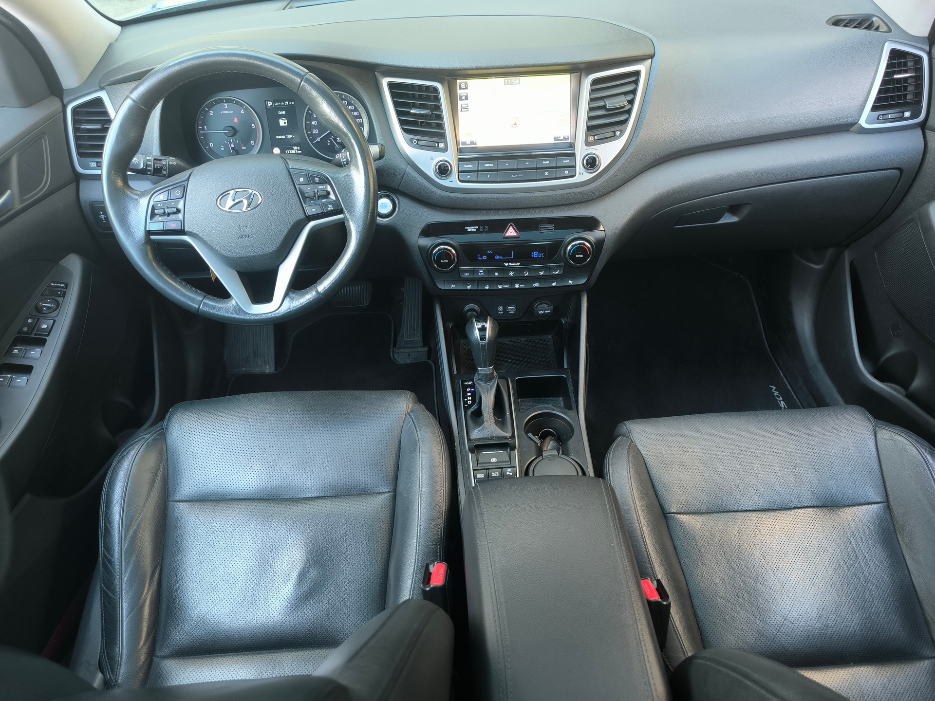 HYUNDAI Tucson 2.0 CRDI Launch Edition 4WD Automatic-image-5