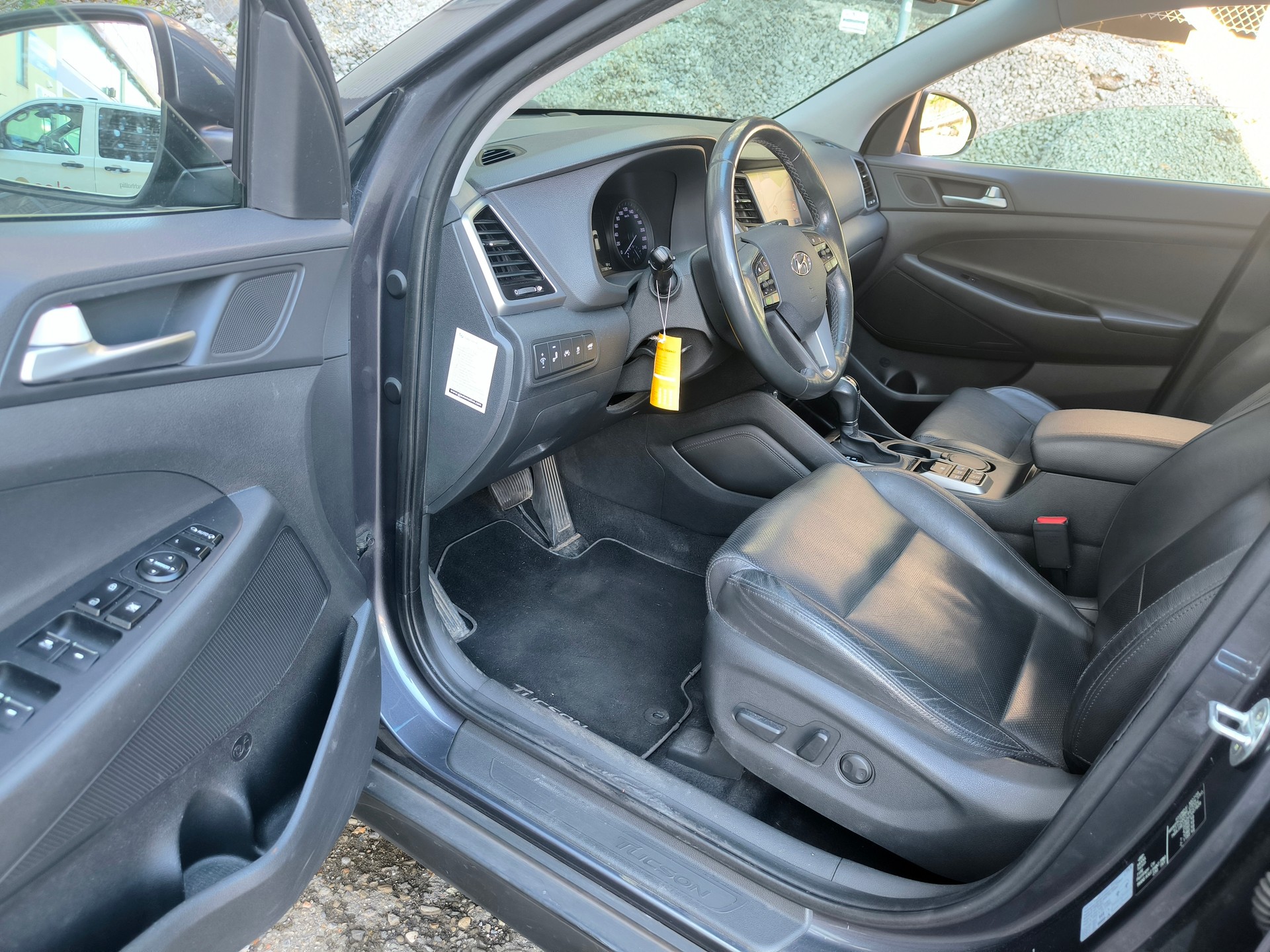 HYUNDAI Tucson 2.0 CRDI Launch Edition 4WD Automatic-image-8