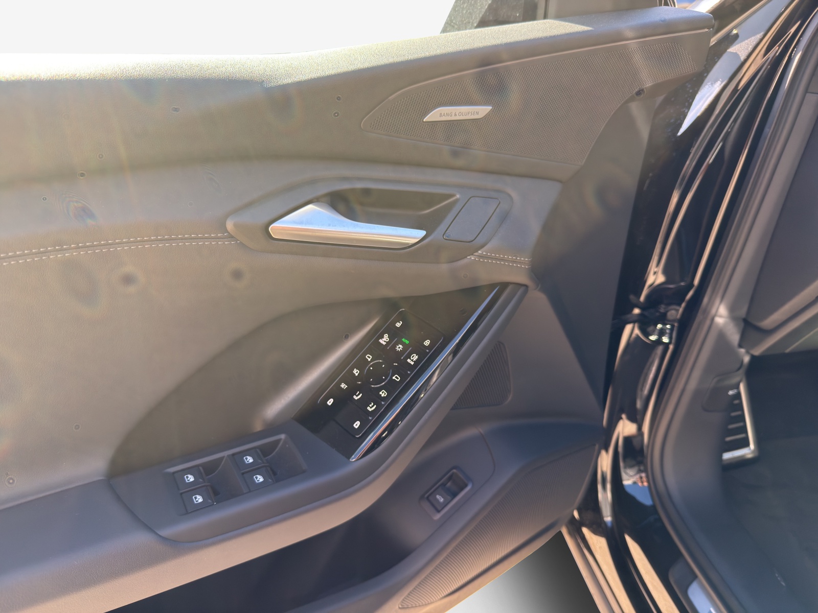 AUDI Q6 e-tron quattro-image-15