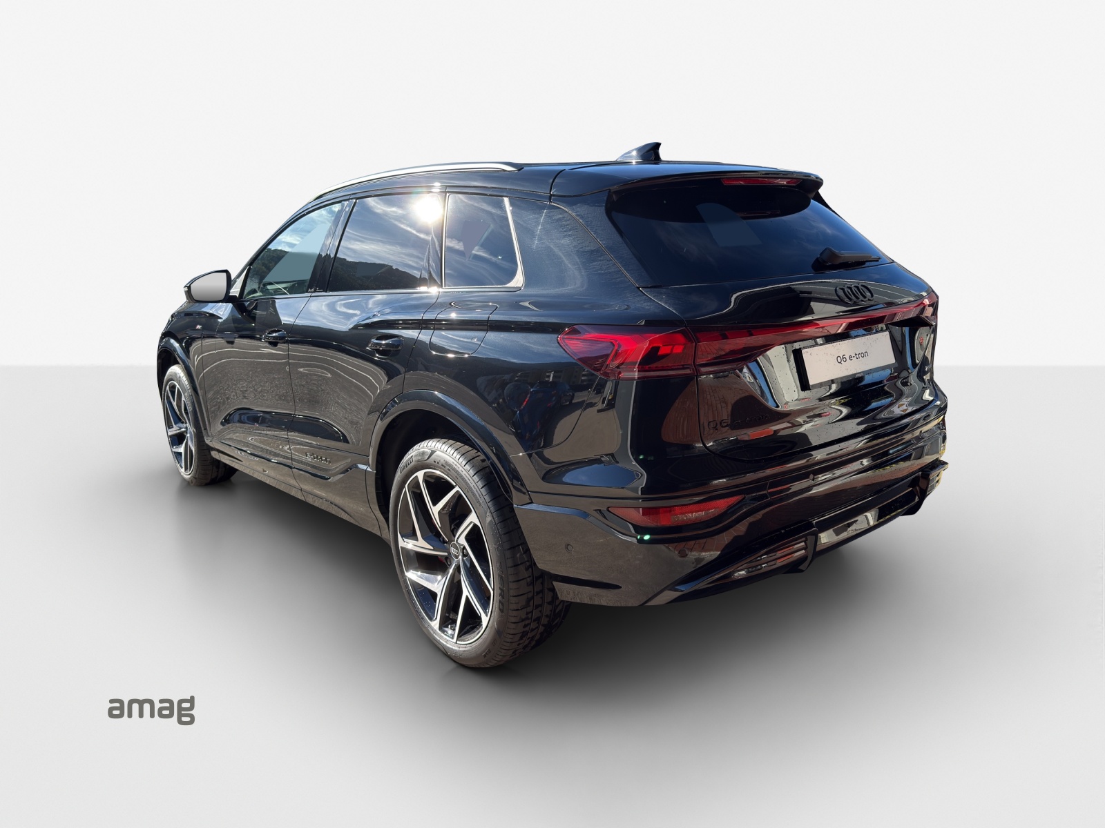 AUDI Q6 e-tron quattro-image-2