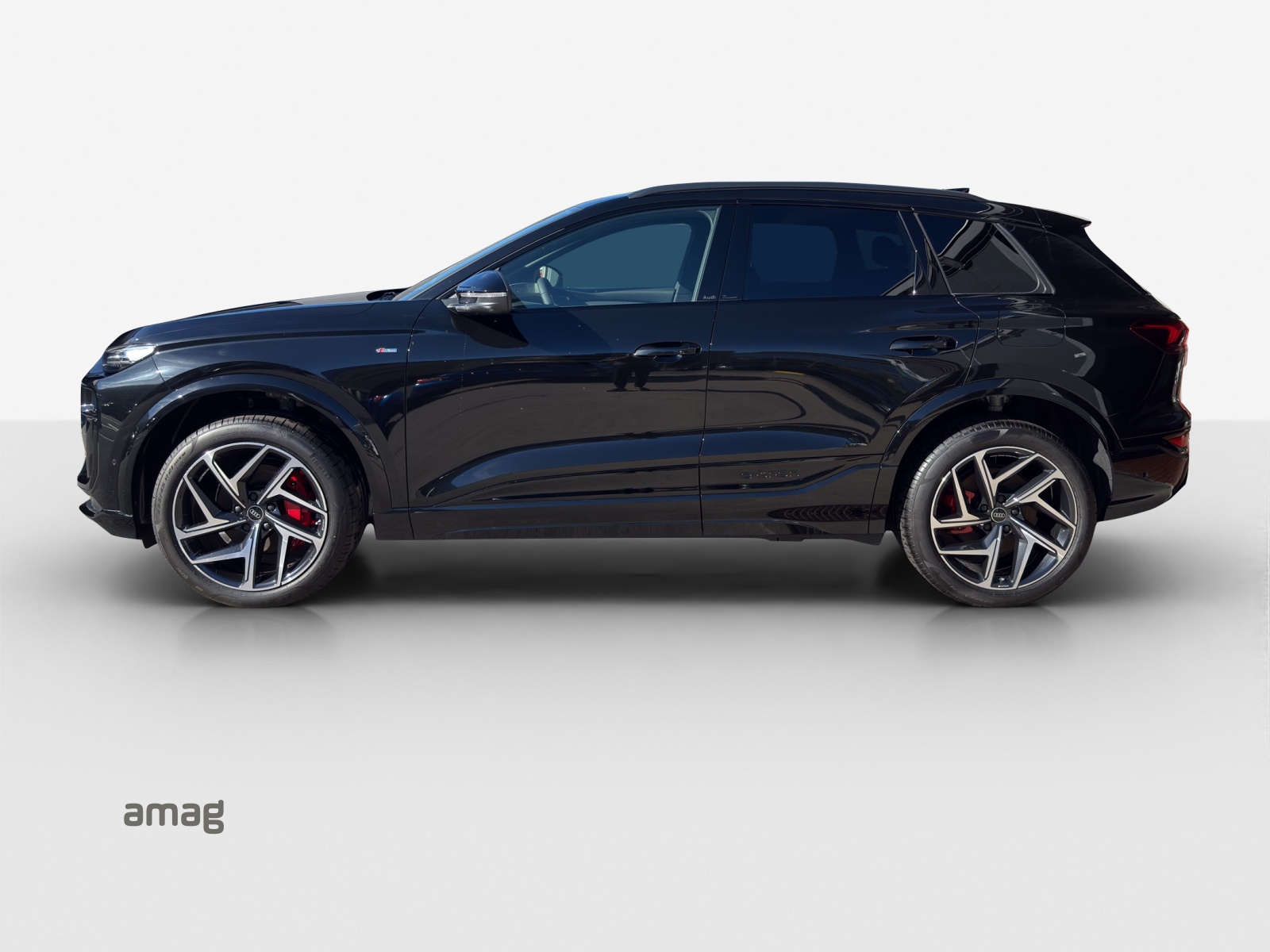 AUDI Q6 e-tron quattro-image-1