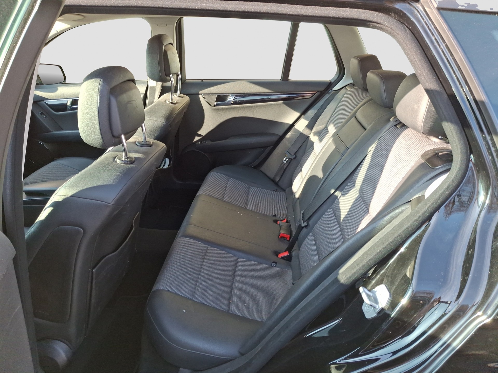 MERCEDES-BENZ C 200 CGI BlueEfficiency Automatic-image-6