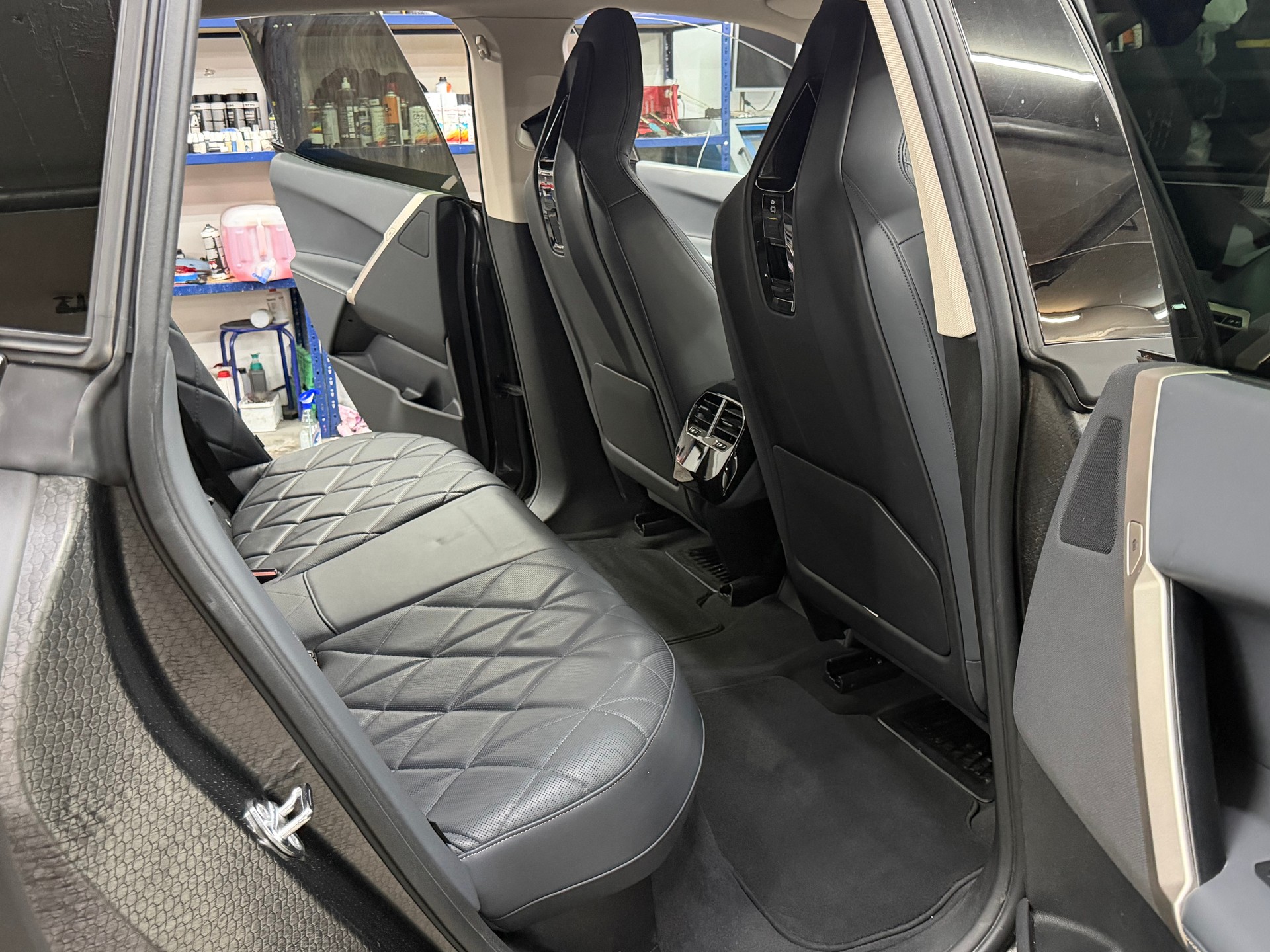 BMW iX xDrive40-image-9