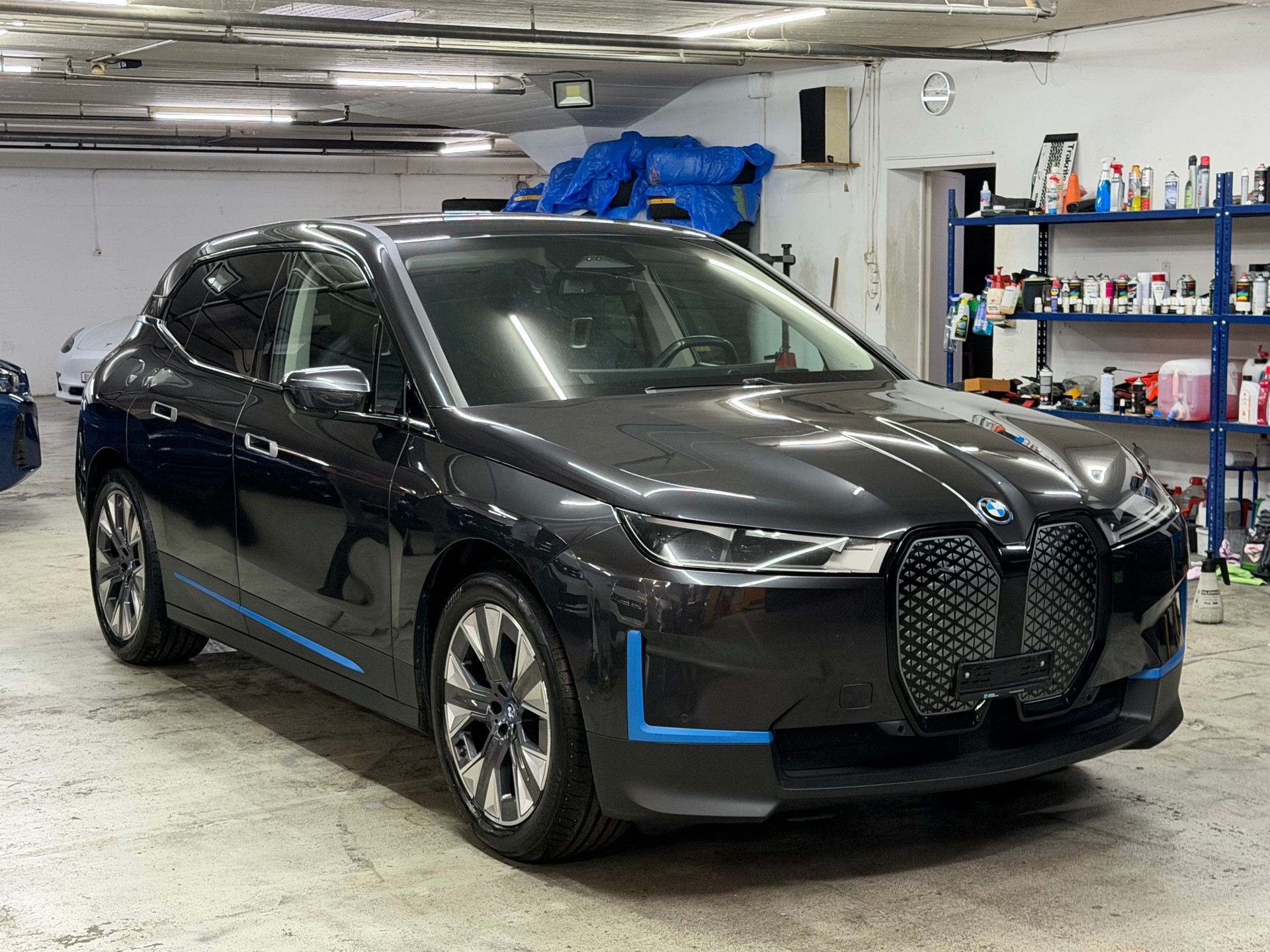 BMW iX xDrive40-image-0
