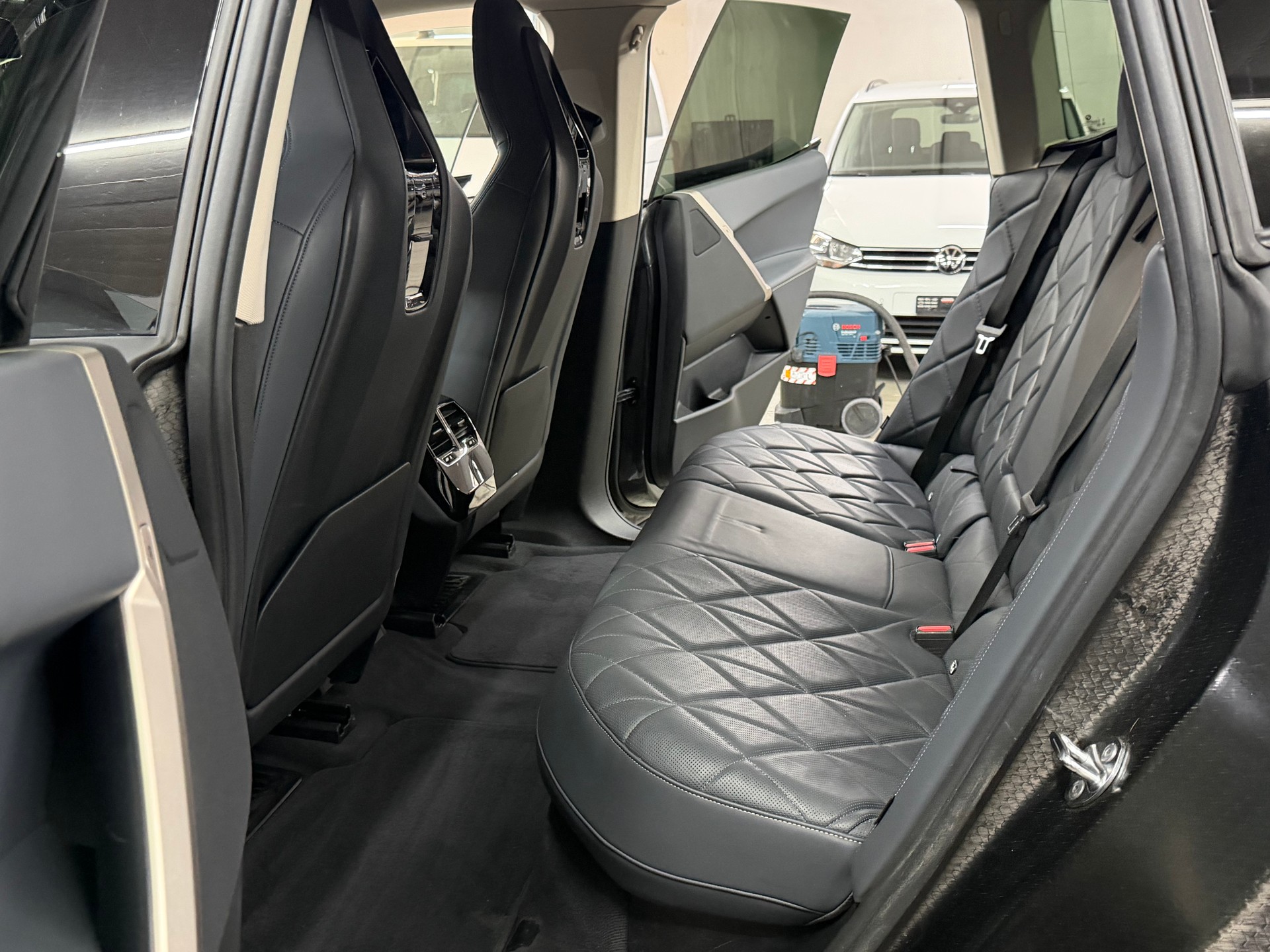 BMW iX xDrive40-image-10