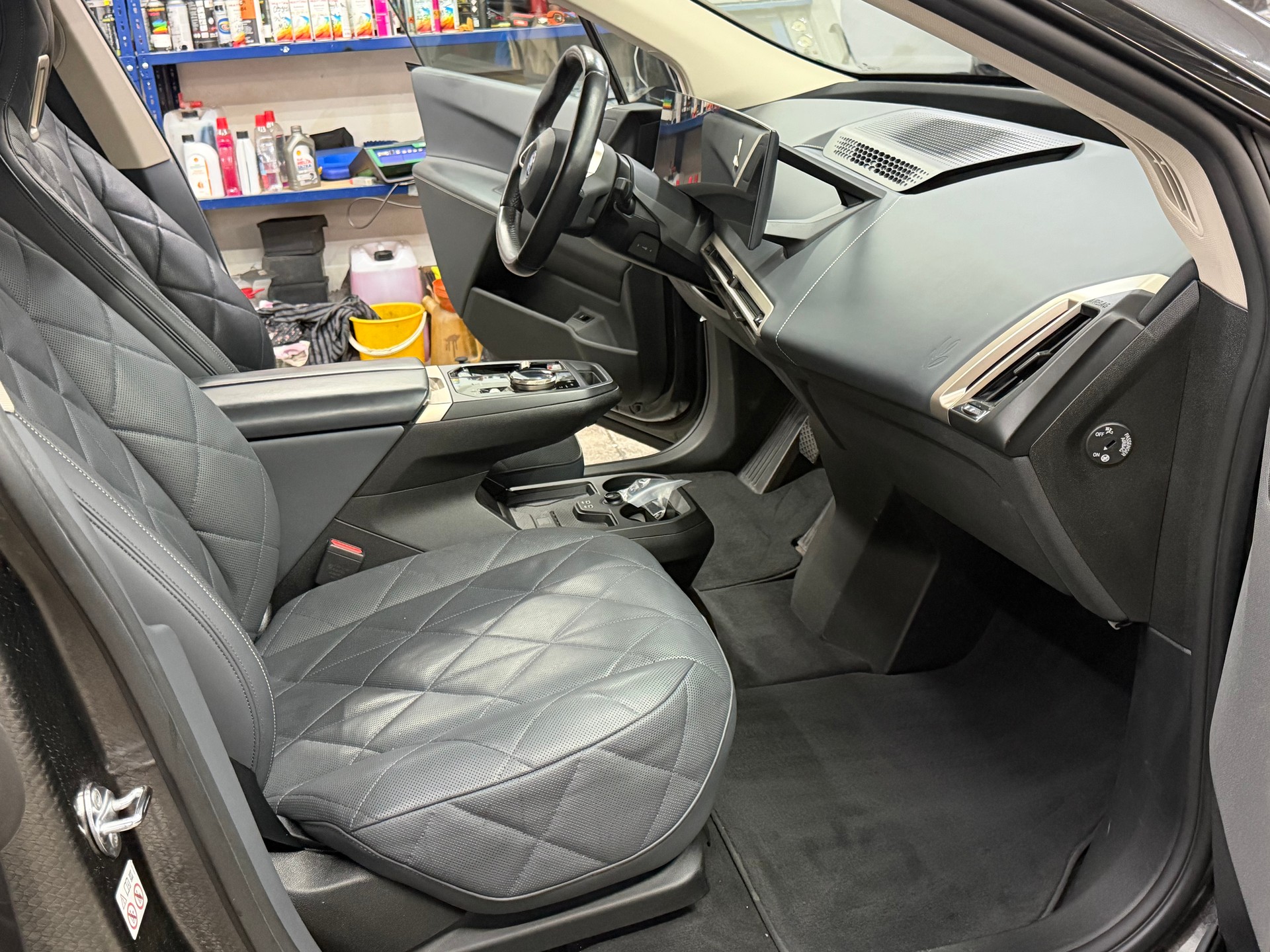 BMW iX xDrive40-image-5