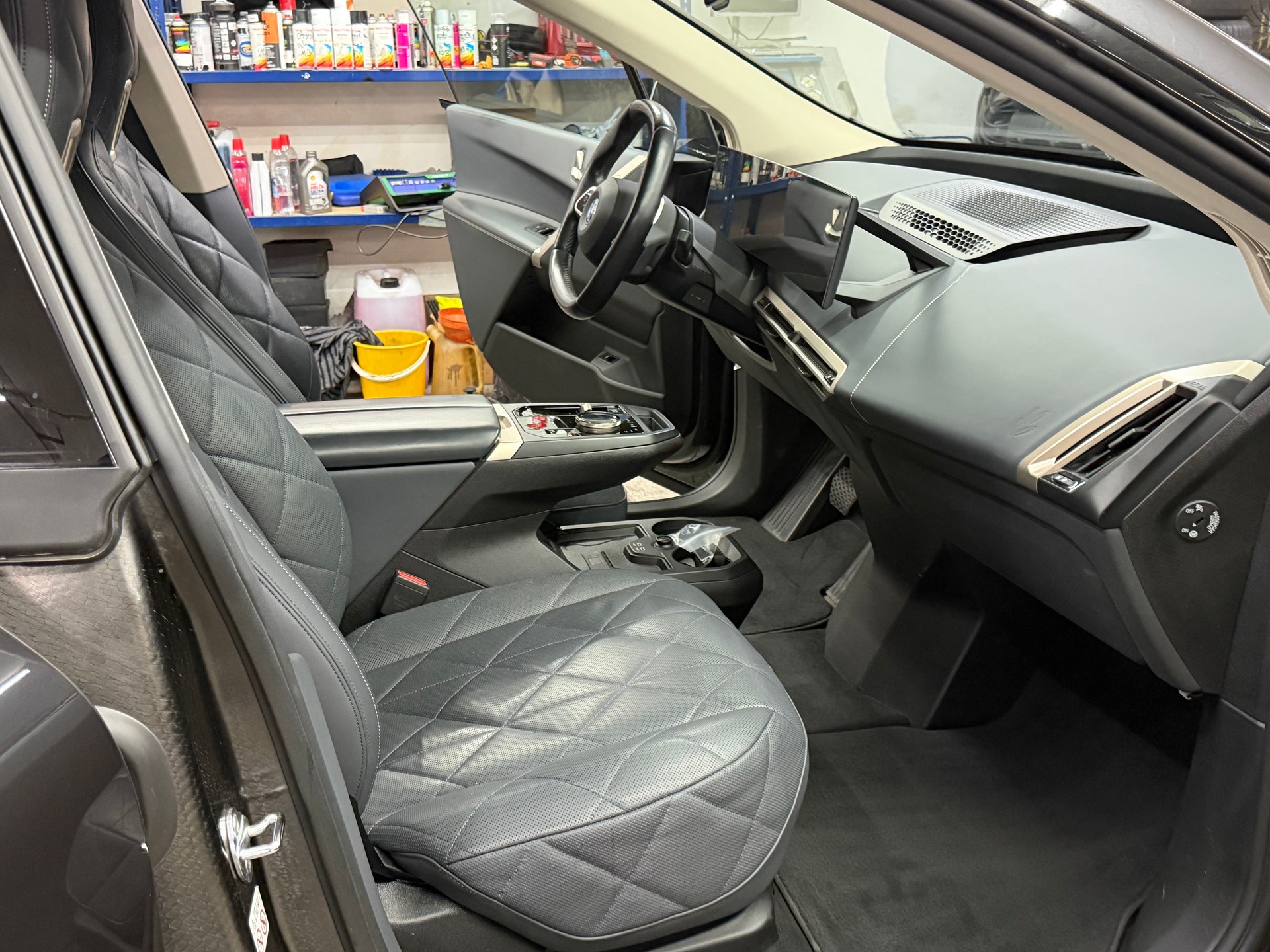 BMW iX xDrive40-image-7