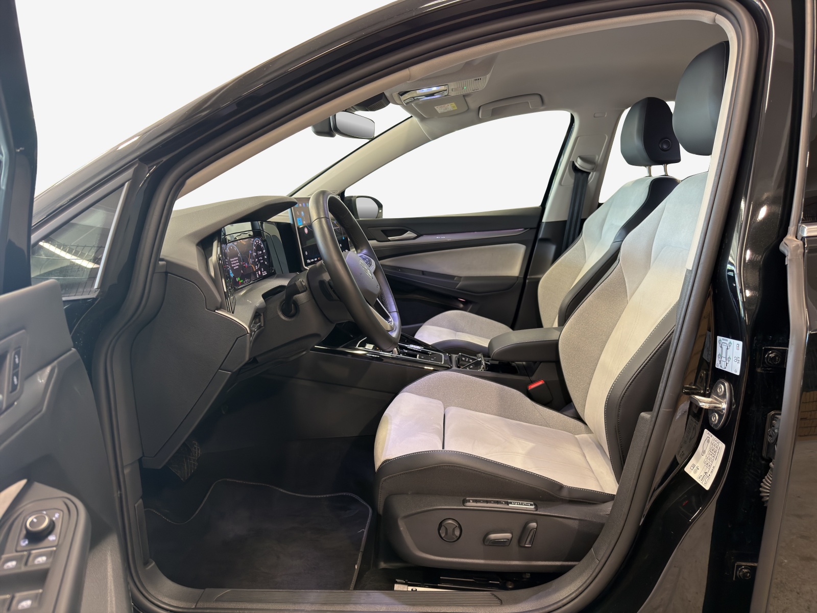 VW Golf 1.5 e TSI mHEV Style DSG-image-7