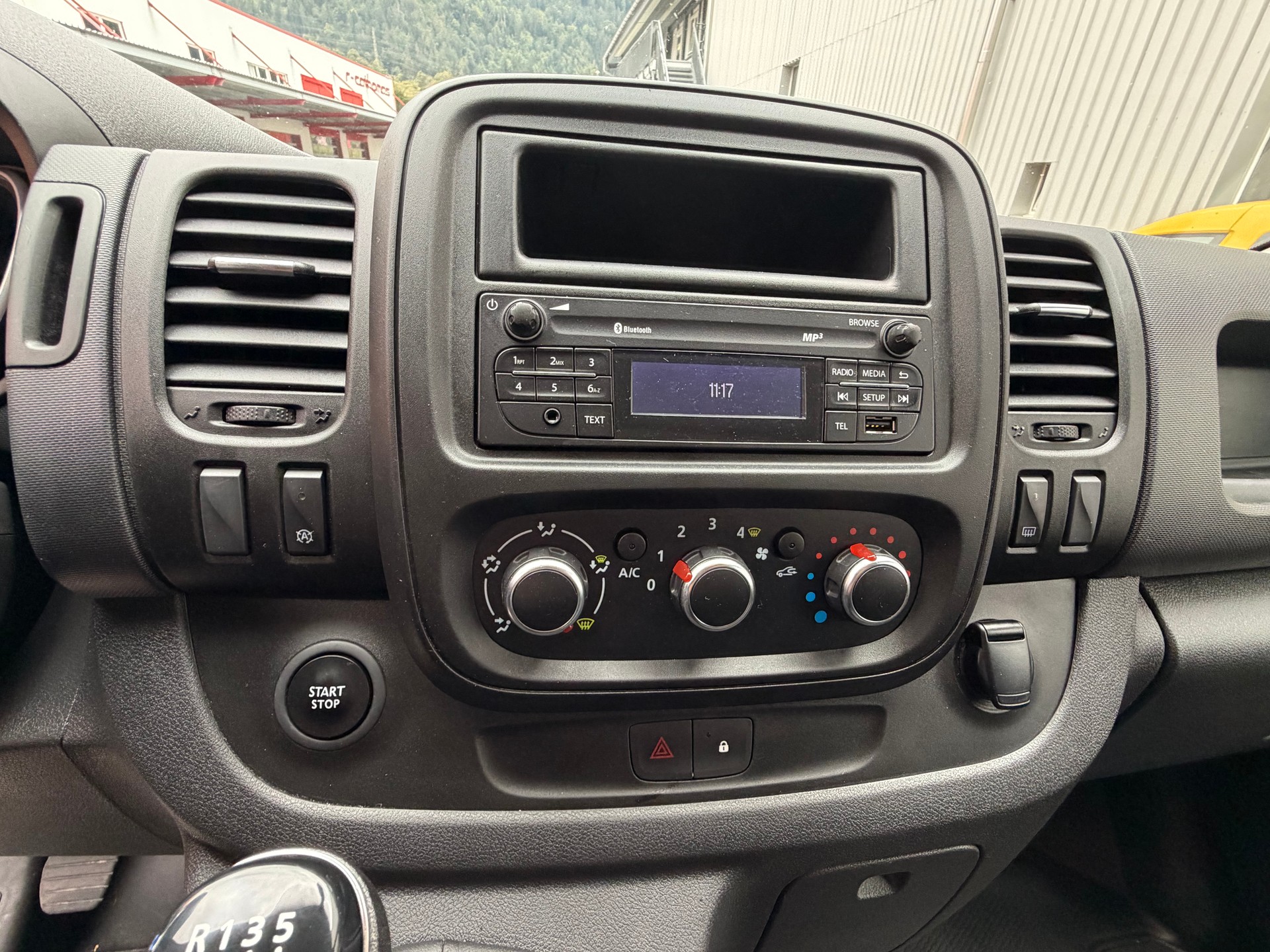 RENAULT Trafic 2.0 dCi 120 3.0t Business L2H1-image-7
