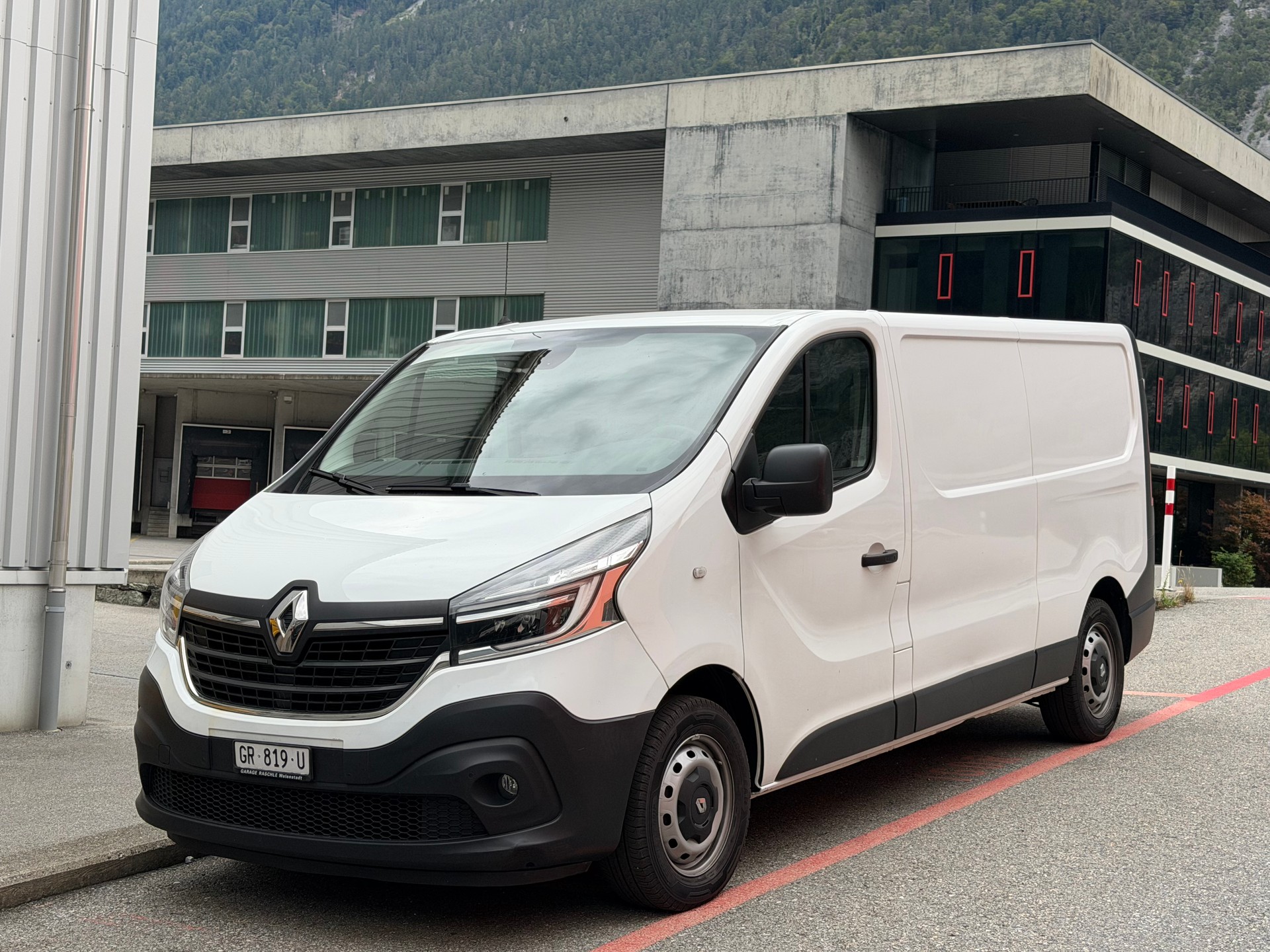 RENAULT Trafic 2.0 dCi 120 3.0t Business L2H1-image-0