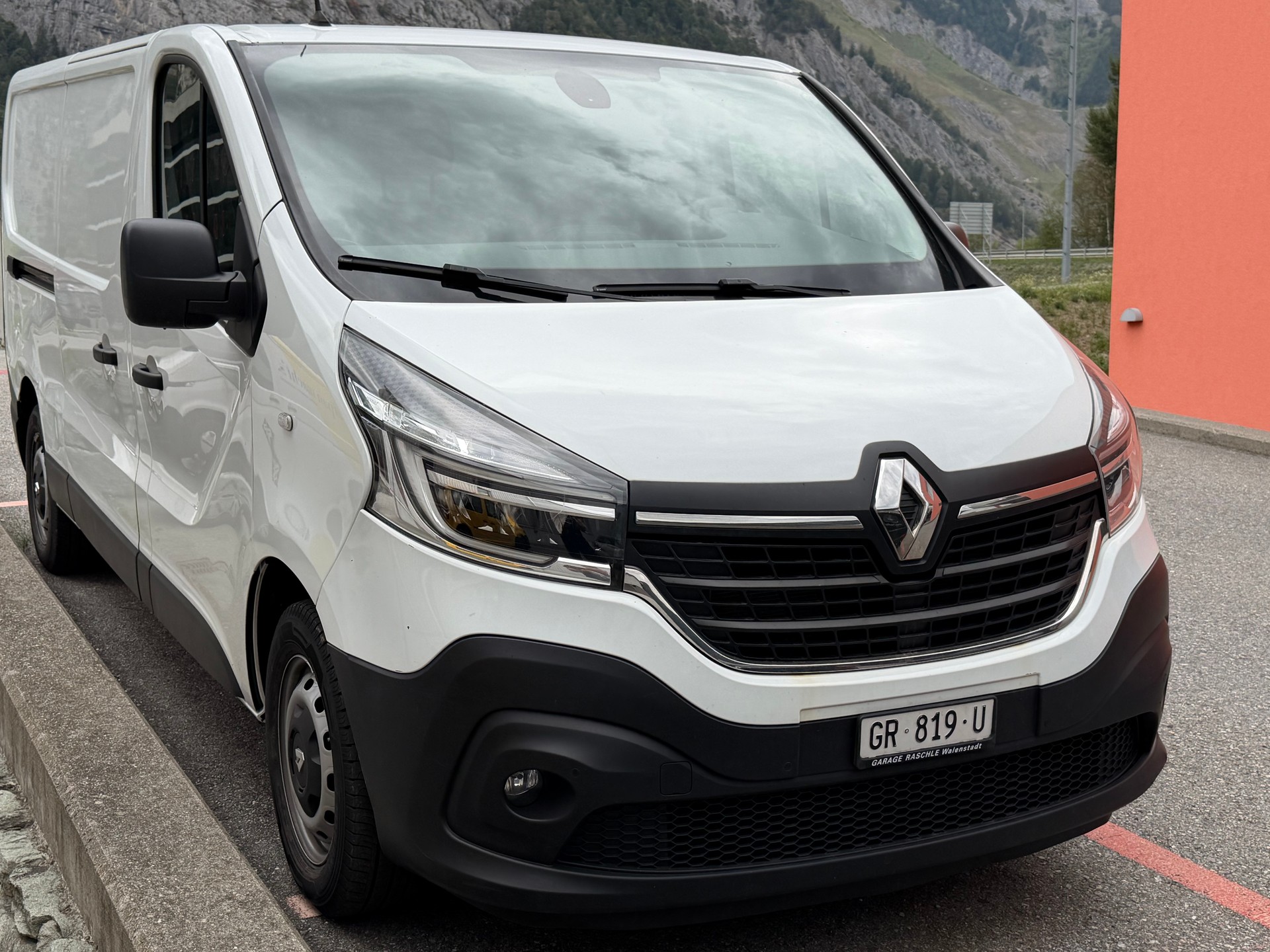 RENAULT Trafic 2.0 dCi 120 3.0t Business L2H1-image-2