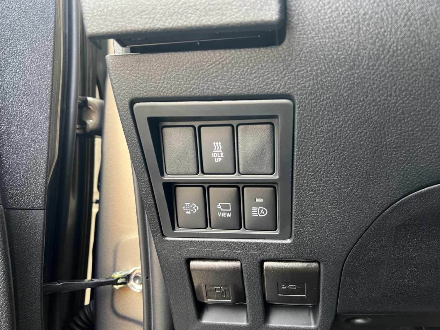 TOYOTA Hilux Double Cab.-Pick-up 2.8 D-4D 204 Invincible MHEV-image-13