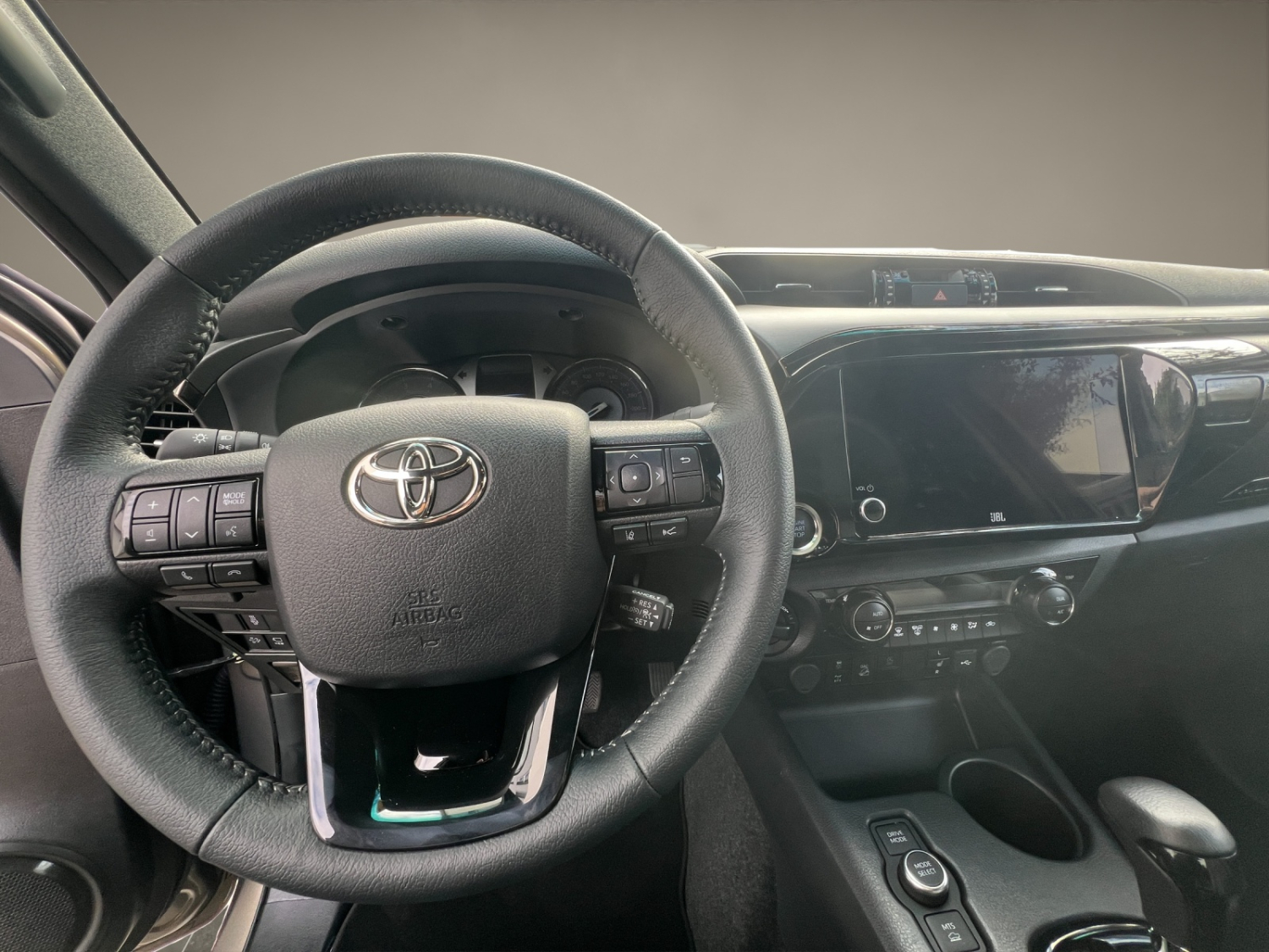 TOYOTA Hilux Double Cab.-Pick-up 2.8 D-4D 204 Invincible MHEV-image-10