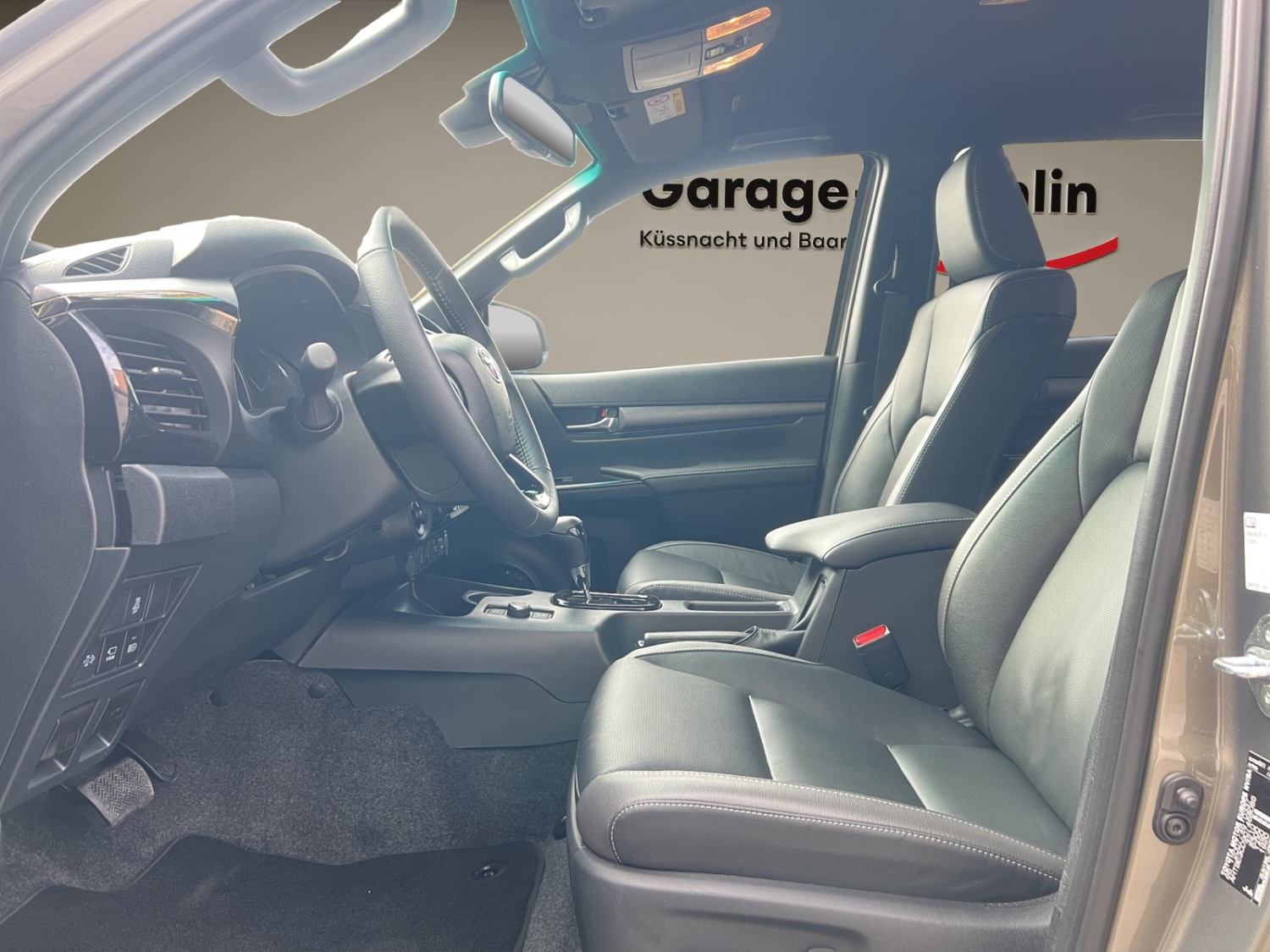 TOYOTA Hilux Double Cab.-Pick-up 2.8 D-4D 204 Invincible MHEV-image-8