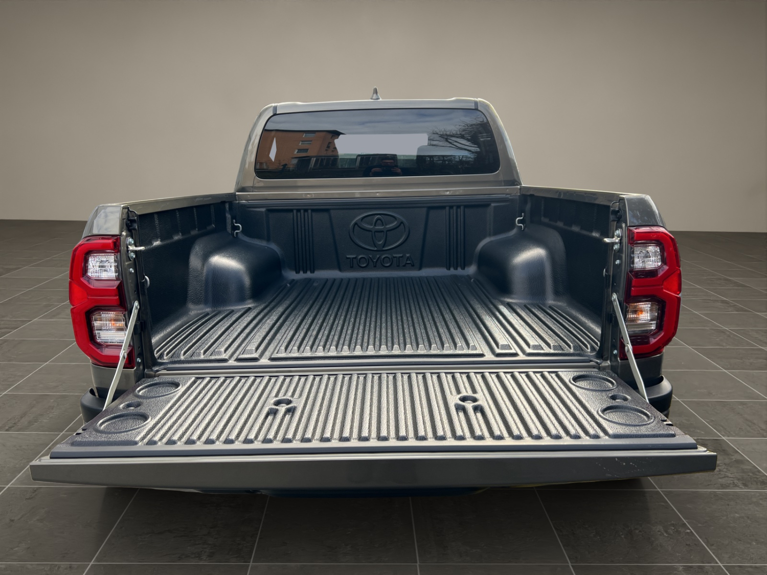 TOYOTA Hilux Double Cab.-Pick-up 2.8 D-4D 204 Invincible MHEV-image-17