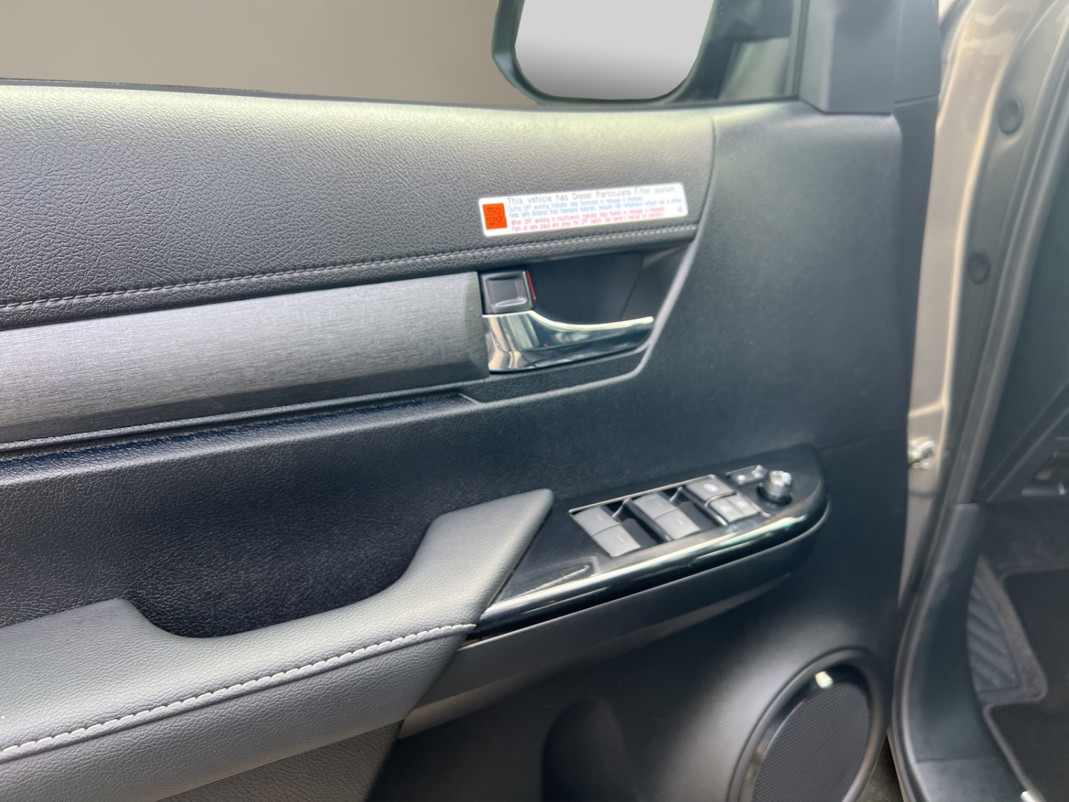 TOYOTA Hilux Double Cab.-Pick-up 2.8 D-4D 204 Invincible MHEV-image-14