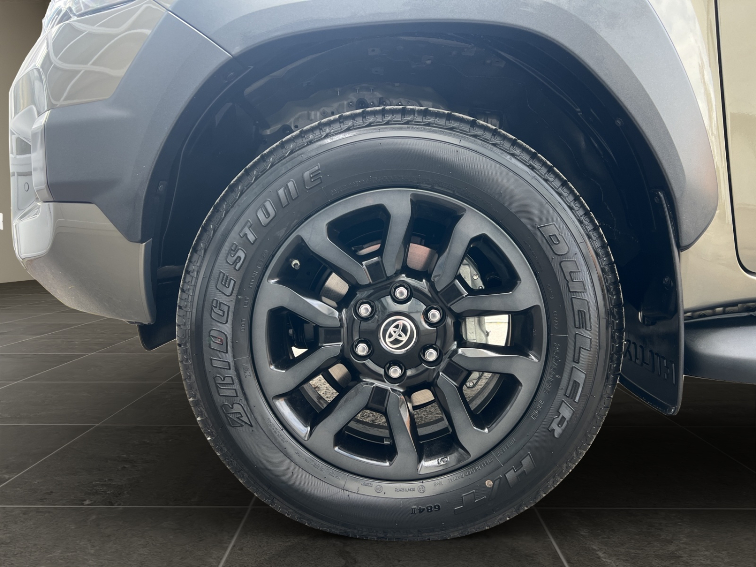 TOYOTA Hilux Double Cab.-Pick-up 2.8 D-4D 204 Invincible MHEV-image-18