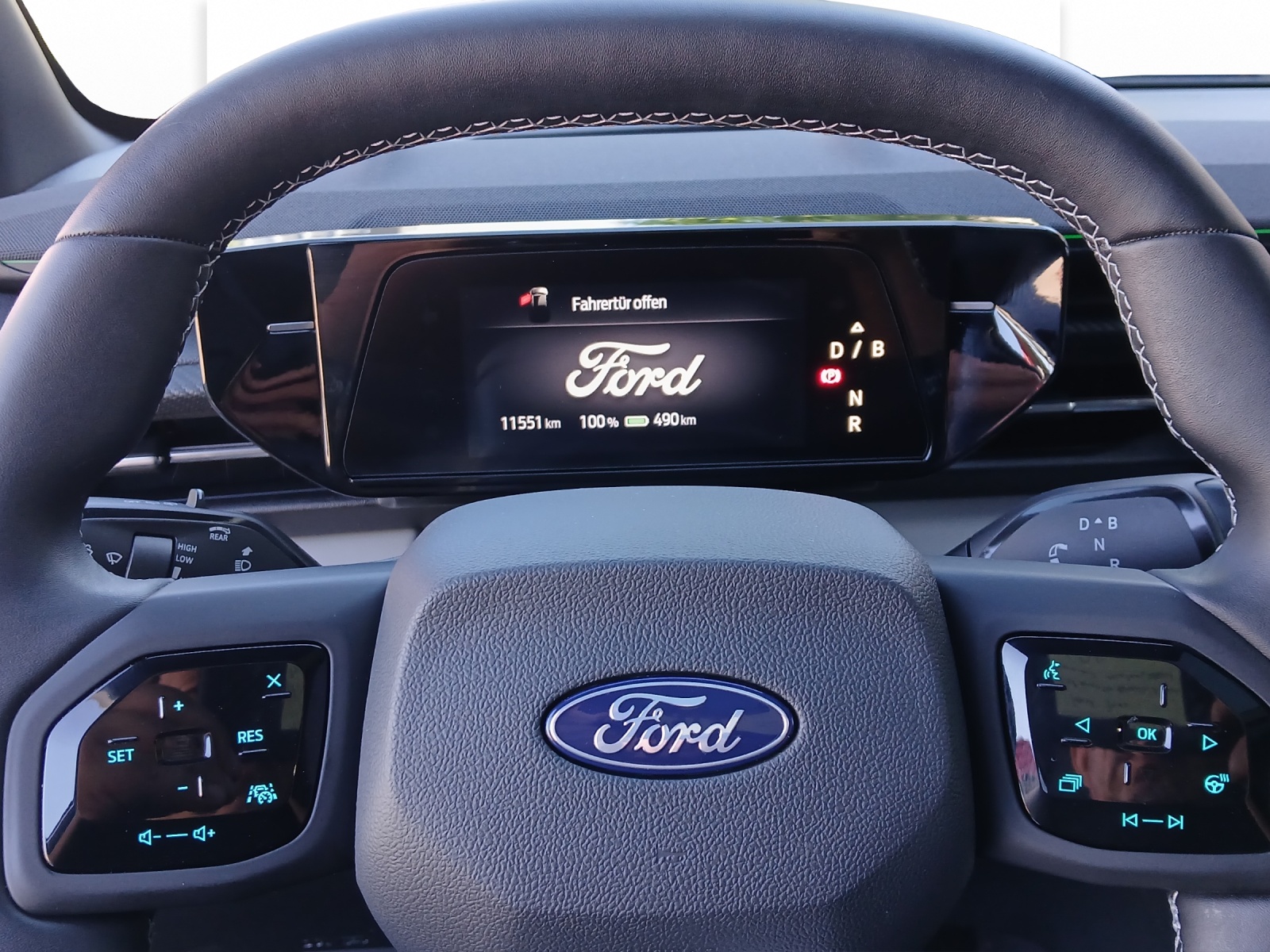 FORD Explorer Extended Range Premium AWD-image-6