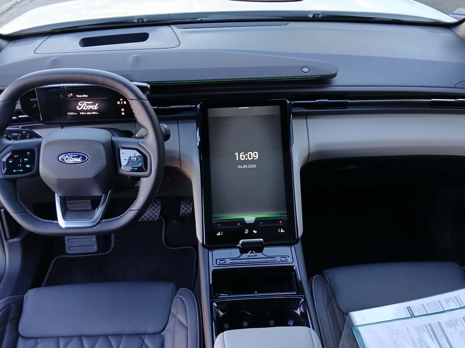 FORD Explorer Extended Range Premium AWD-image-5