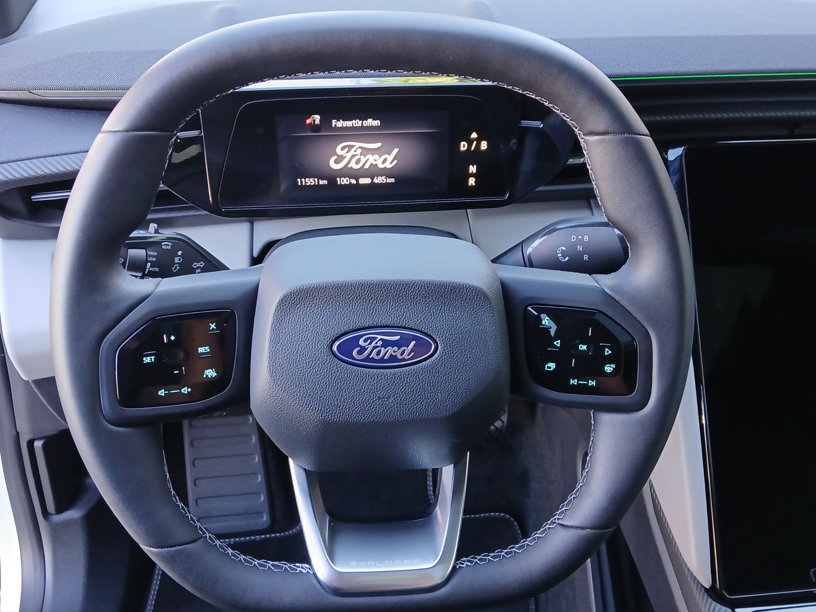 FORD Explorer Extended Range Premium AWD-image-8