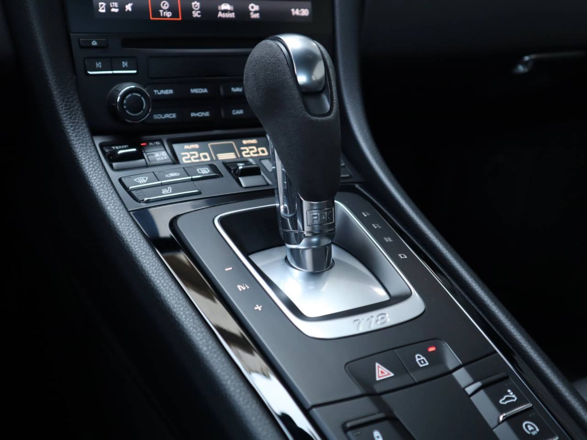 PORSCHE 718 Cayman T-image-13